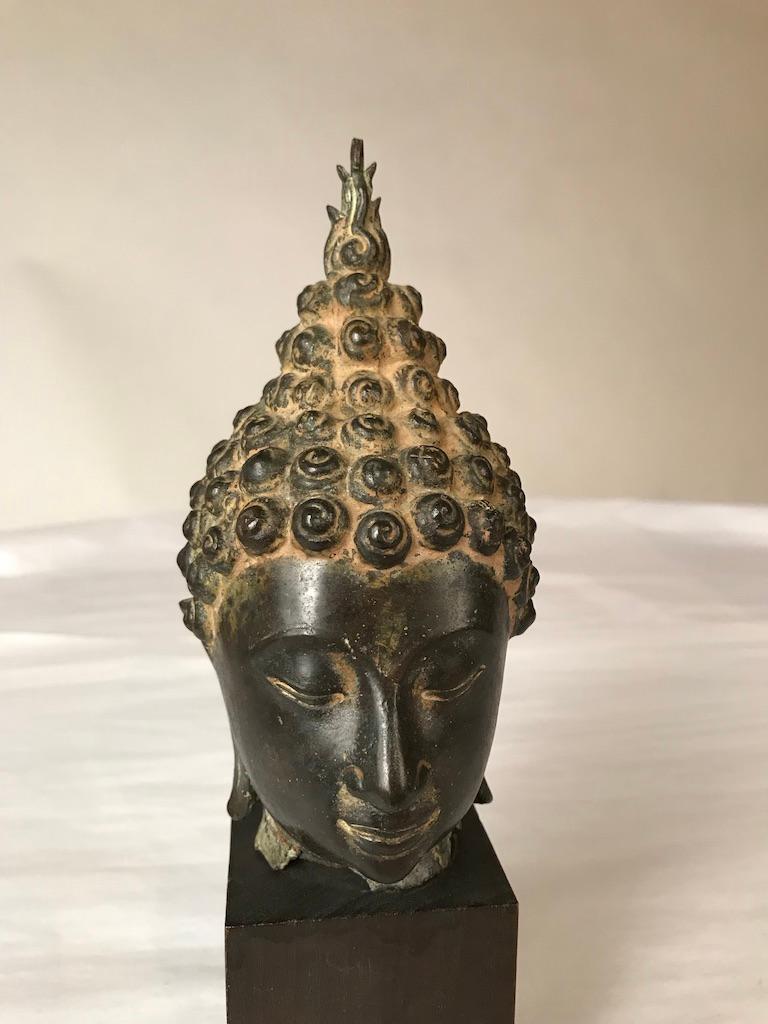 Thailändischer Bronzekopf des Buddha aus dem 17. Jahrhundert 8