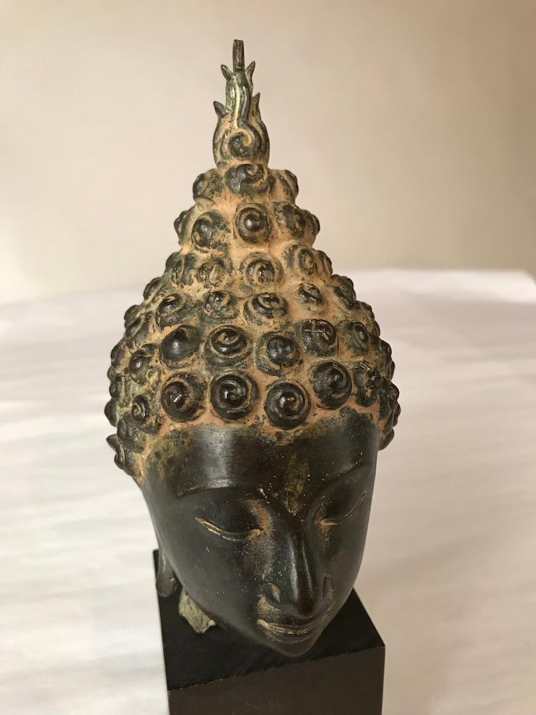 Thailändischer Bronzekopf des Buddha aus dem 17. Jahrhundert 9