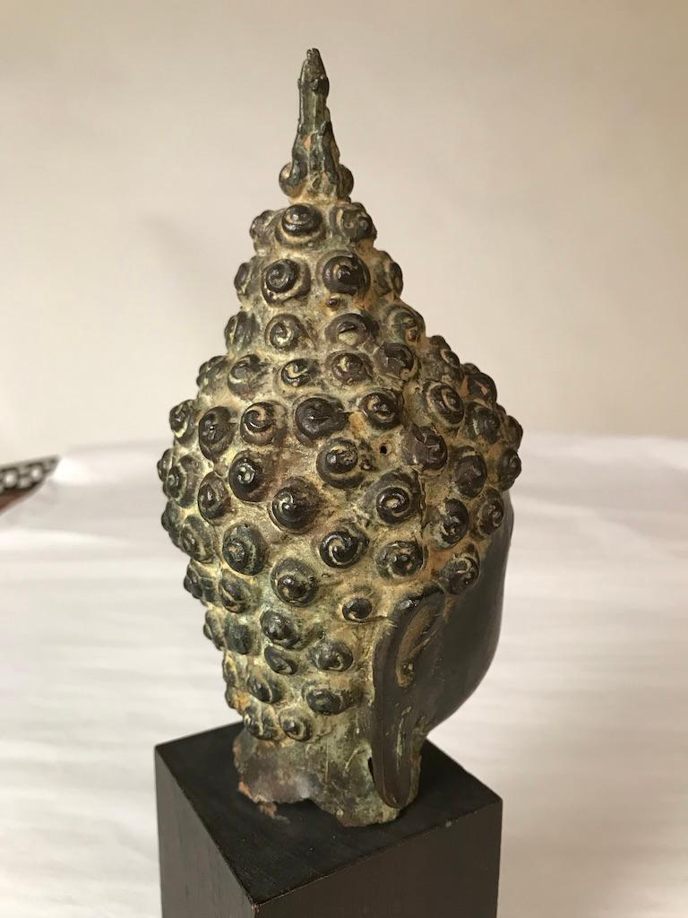 Thailändischer Bronzekopf des Buddha aus dem 17. Jahrhundert 11