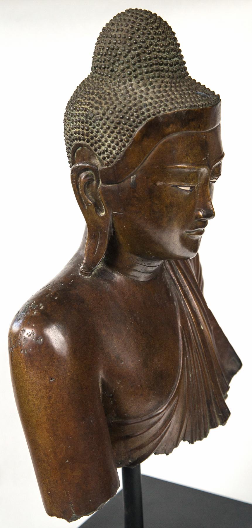 Burmese Bronze Head of the Buddha In Good Condition For Sale In Woodbury, CT