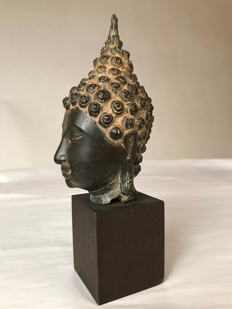 Thailändischer Bronzekopf des Buddha aus dem 17. Jahrhundert 1