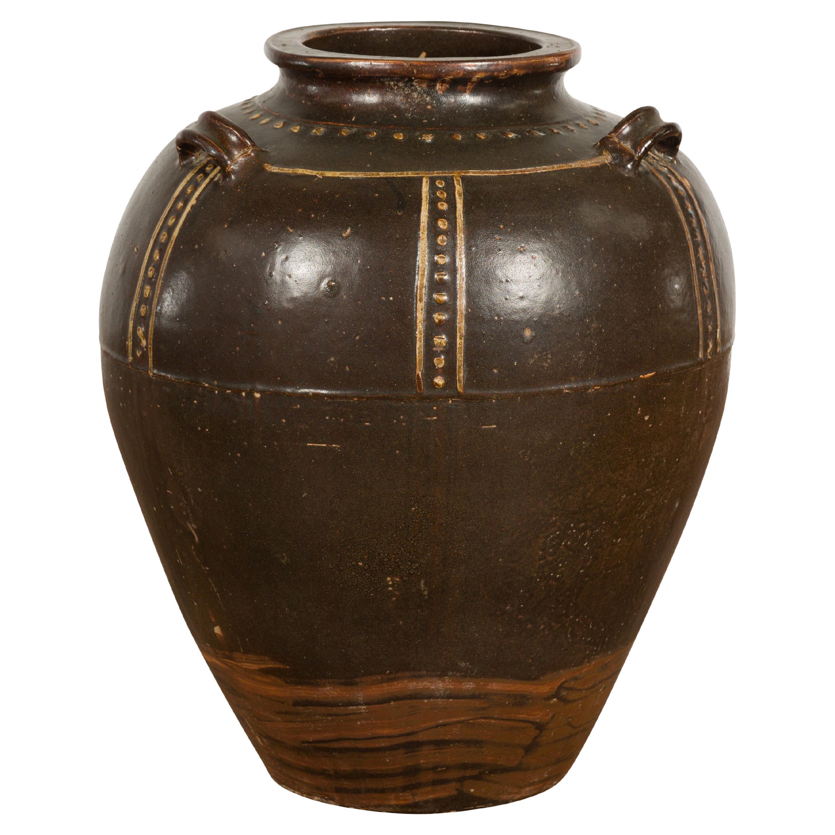 Thai Vase aus braun glasierter Keramik mit Schlaufengriffen und cremefarbenem Punktedekor