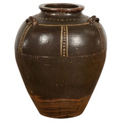 Thai Vase aus braun glasierter Keramik mit Schlaufengriffen und cremefarbenem Punktedekor