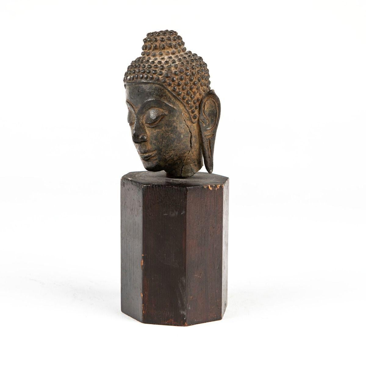 Thai Buddha Head in Bronze, 17th-18th Century For Sale 3