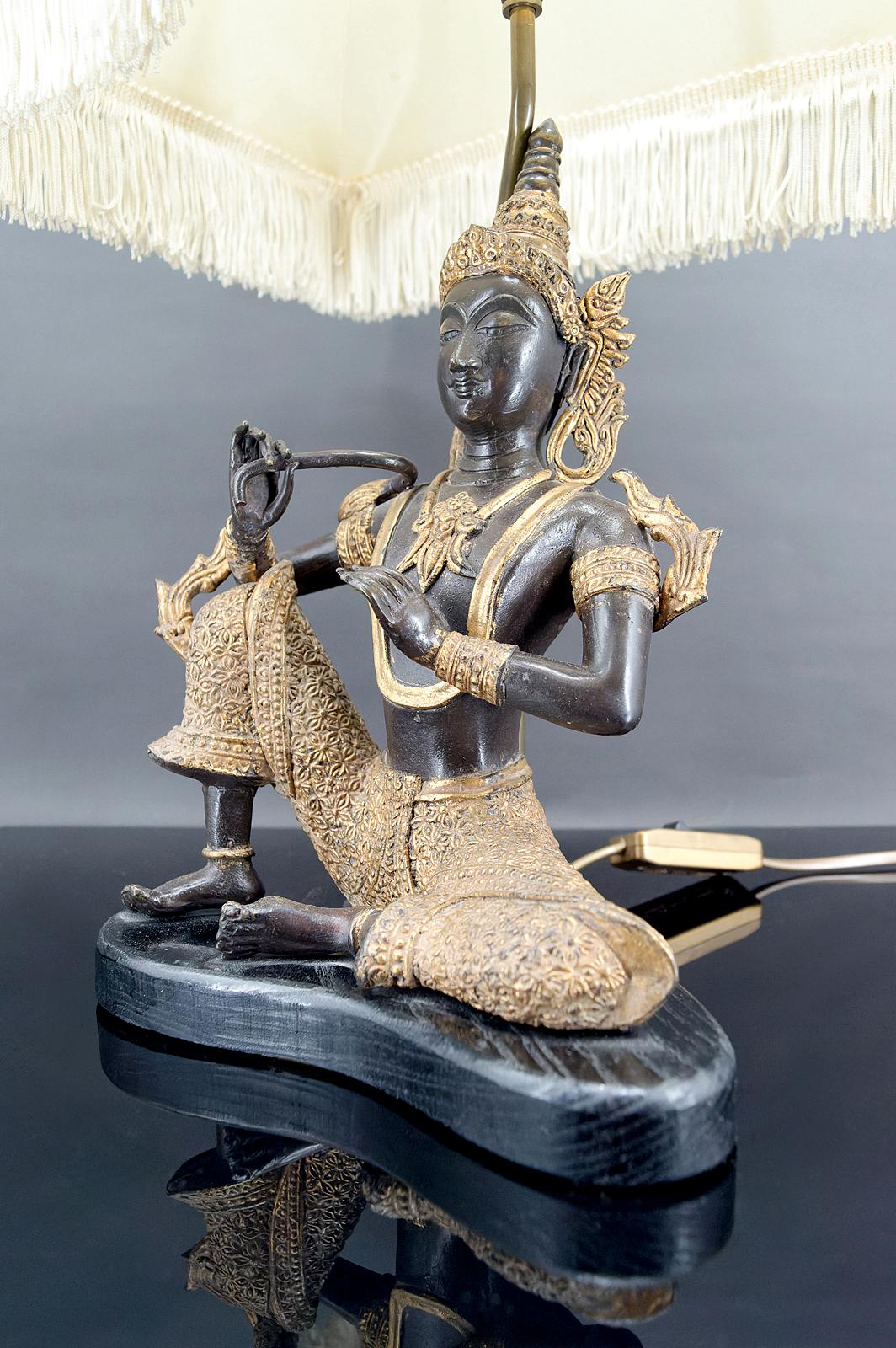 Thailändische Buddha-Lampe aus Bronze mit doppelter schwarzer und goldener Patina, Frankreich, CIRCA 1960 im Angebot 2
