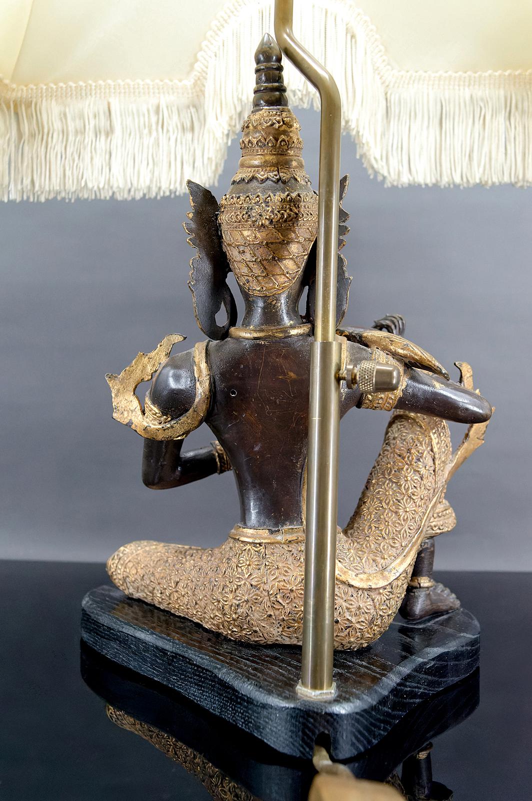 Lampe bouddha thaïlandaise en bronze à double patine noire et or, France, Circa 1960 en vente 4