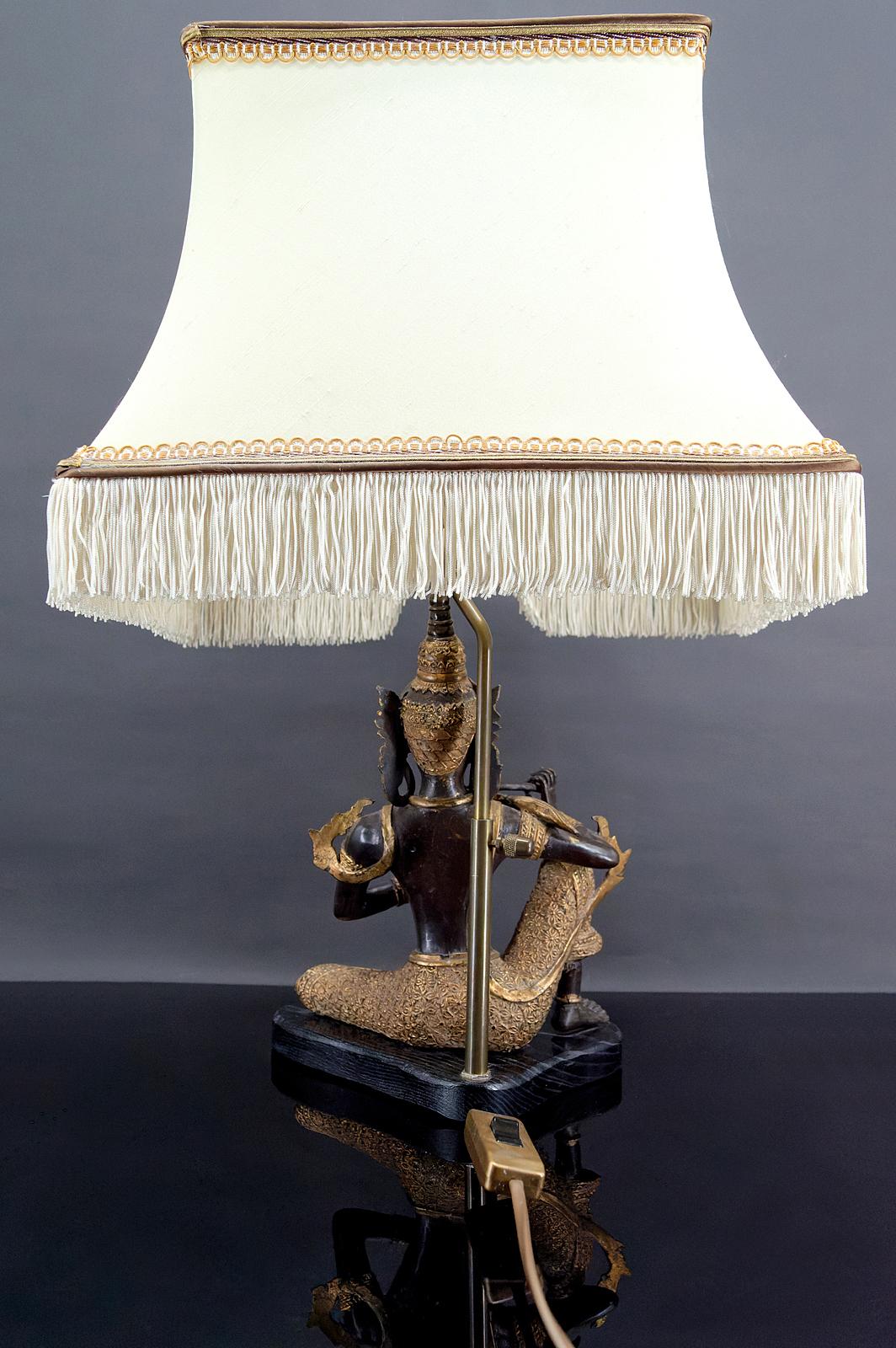 Thai Buddha lamp in bronze with double black and gold patina, France, Circa 1960 In Good Condition For Sale In VÉZELAY, FR