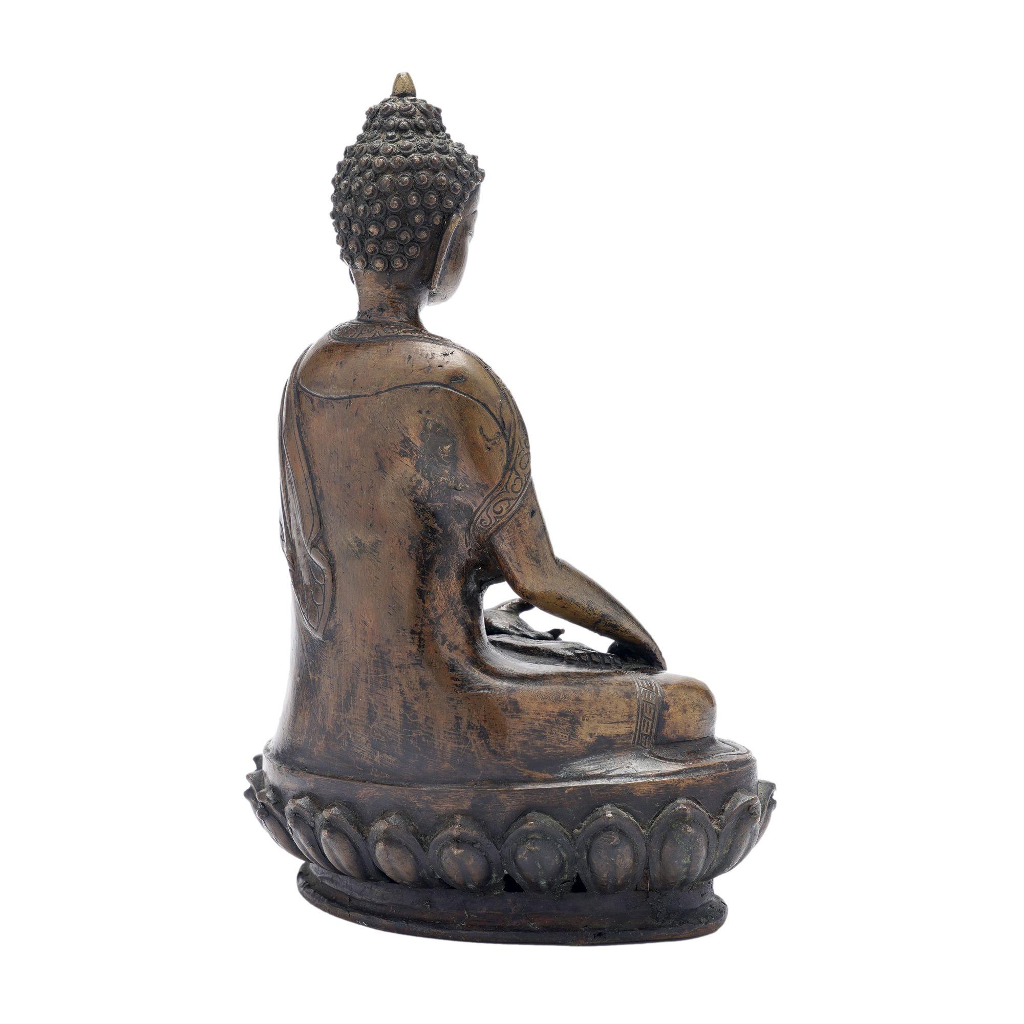 Thai Buddha sculpture in cast bronze, c. 1875-1900 For Sale 1