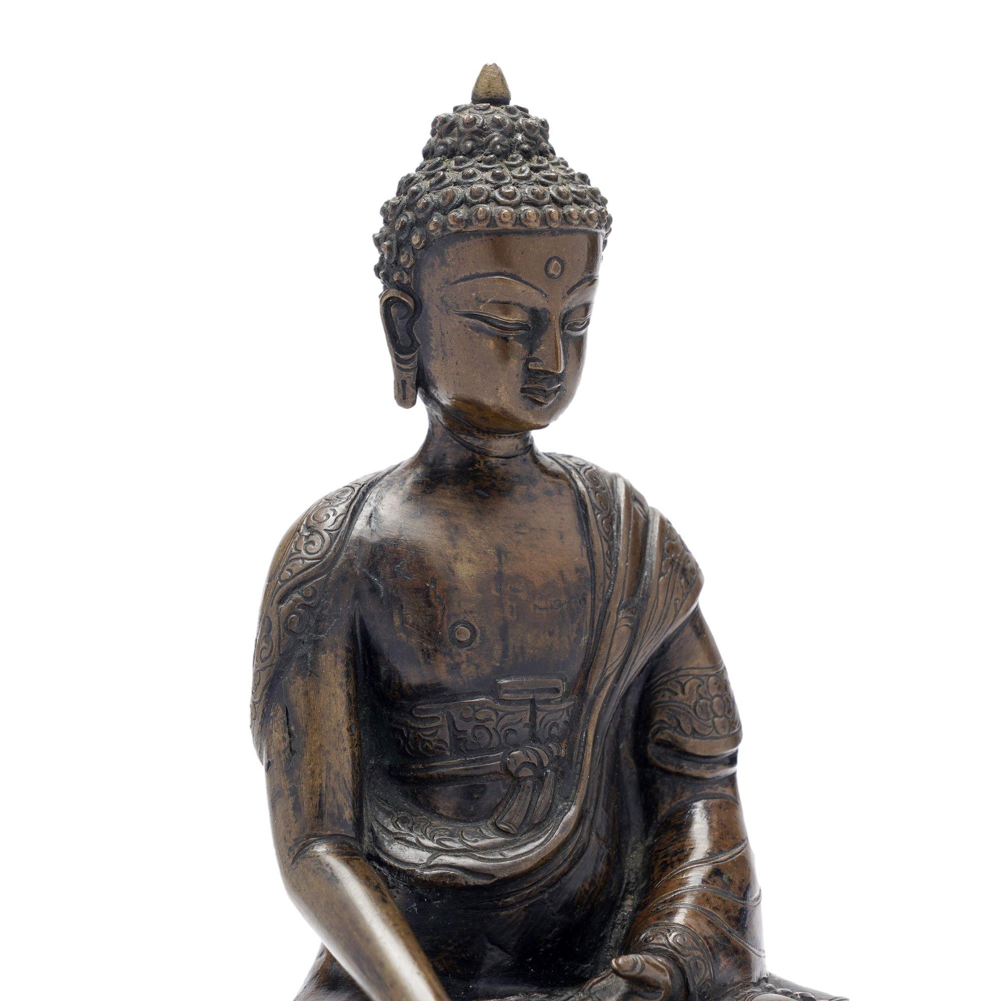 Thai Buddha sculpture in cast bronze, c. 1875-1900 For Sale 4