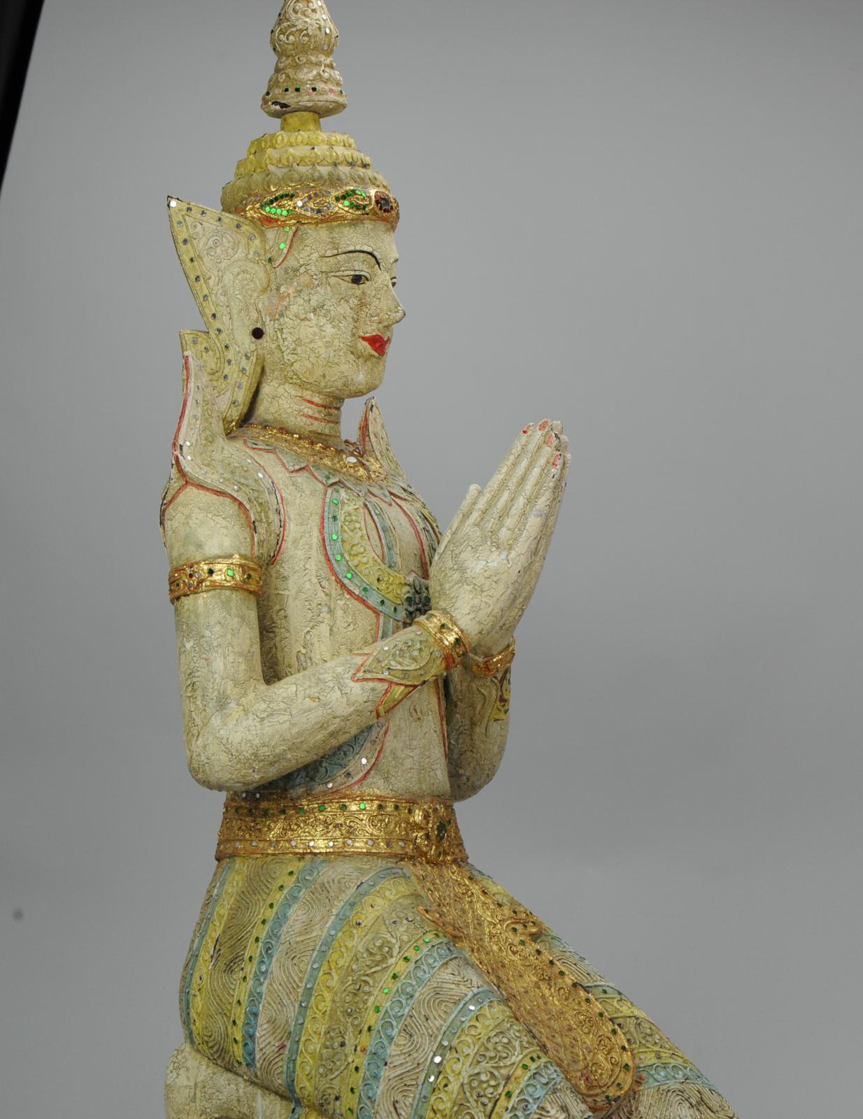 Thai Carved Wood Statue of a Dancer, 20th Century In Good Condition For Sale In Amsterdam, Noord Holland