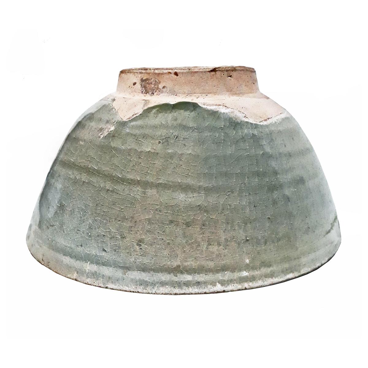 Glazed Thai Celadon Bowl, 16th Century For Sale