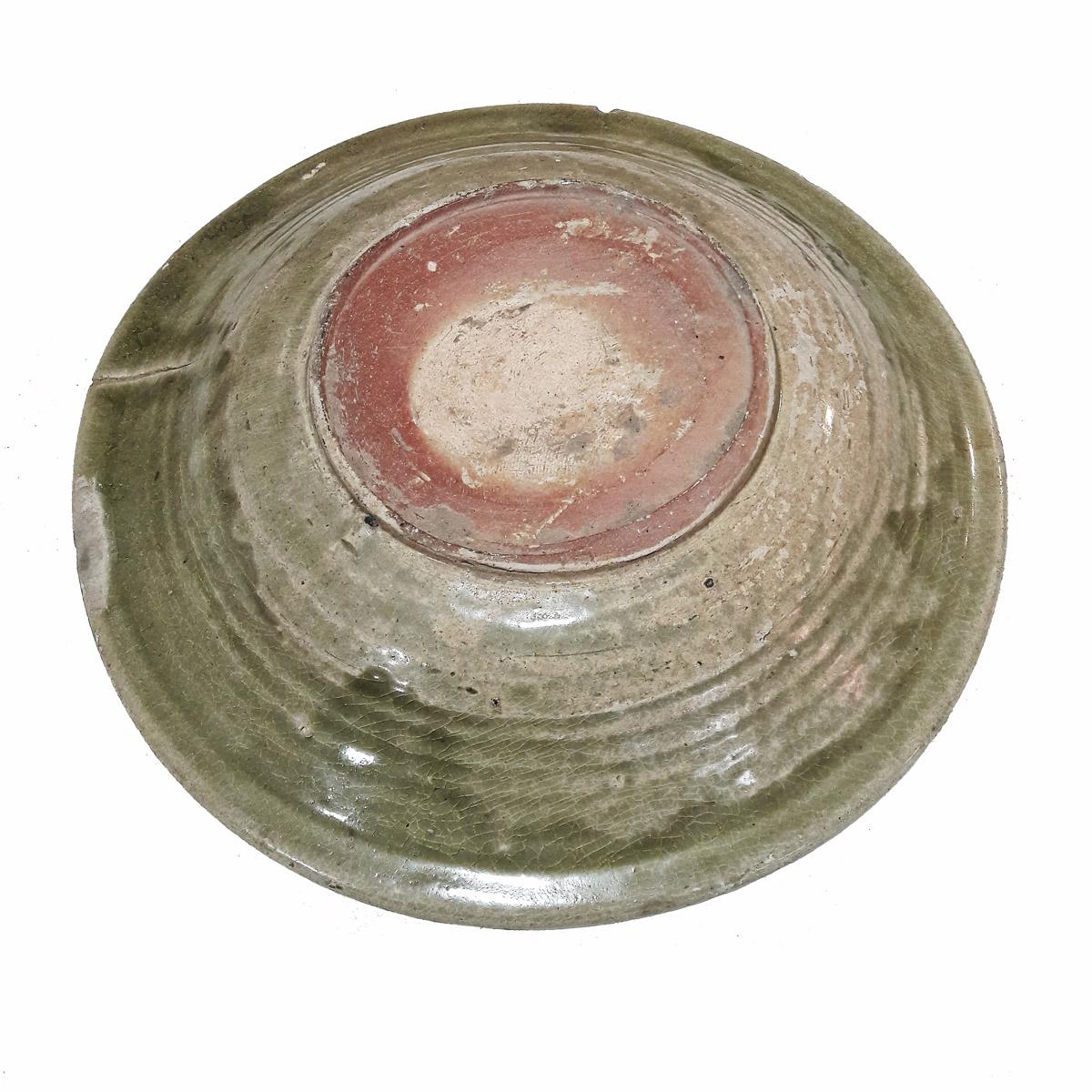 Thailändischer Celadon-Teller, 15. Jahrhundert (Glasiert) im Angebot