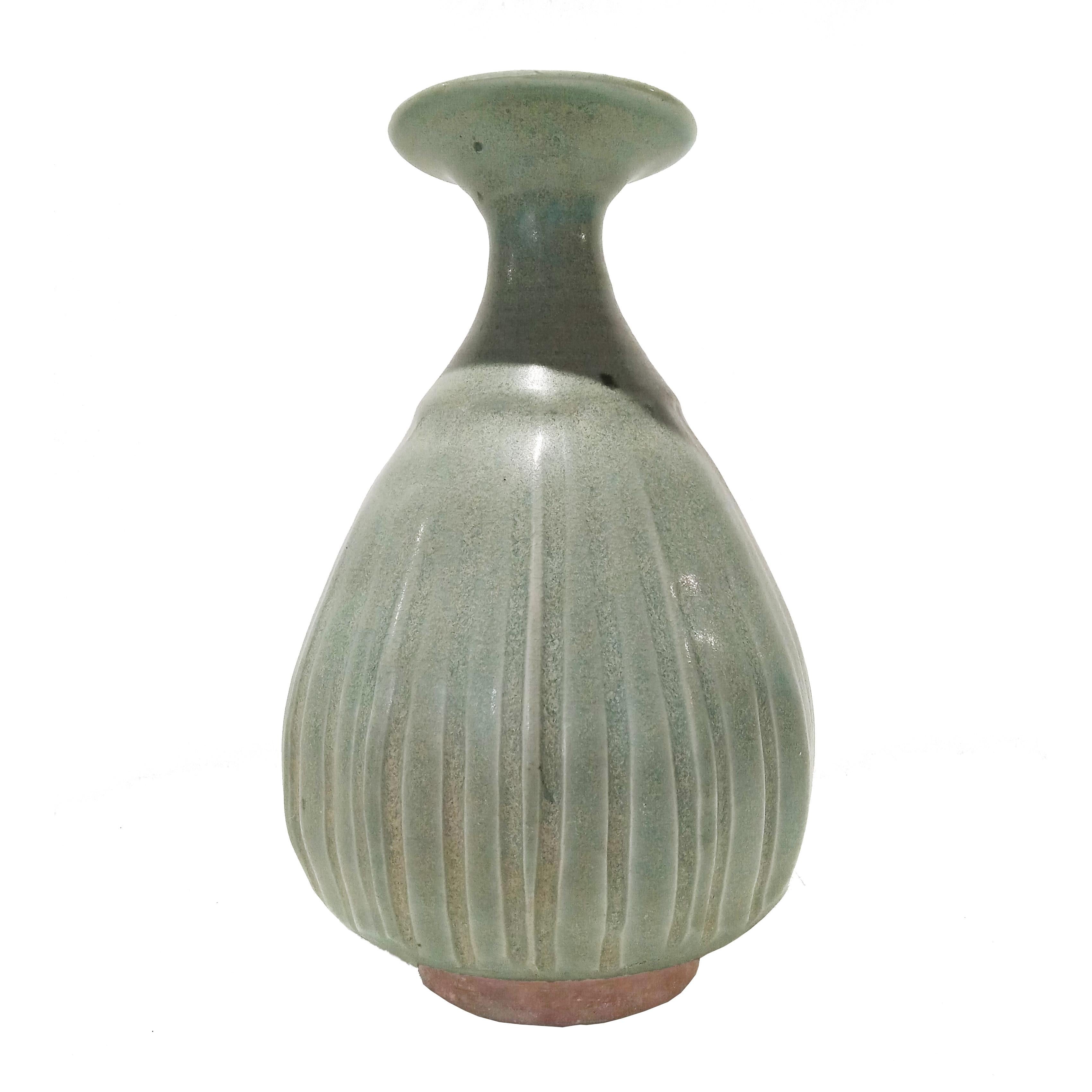 Thai Celadon Vase, Late 19th Century In Good Condition For Sale In New York, NY