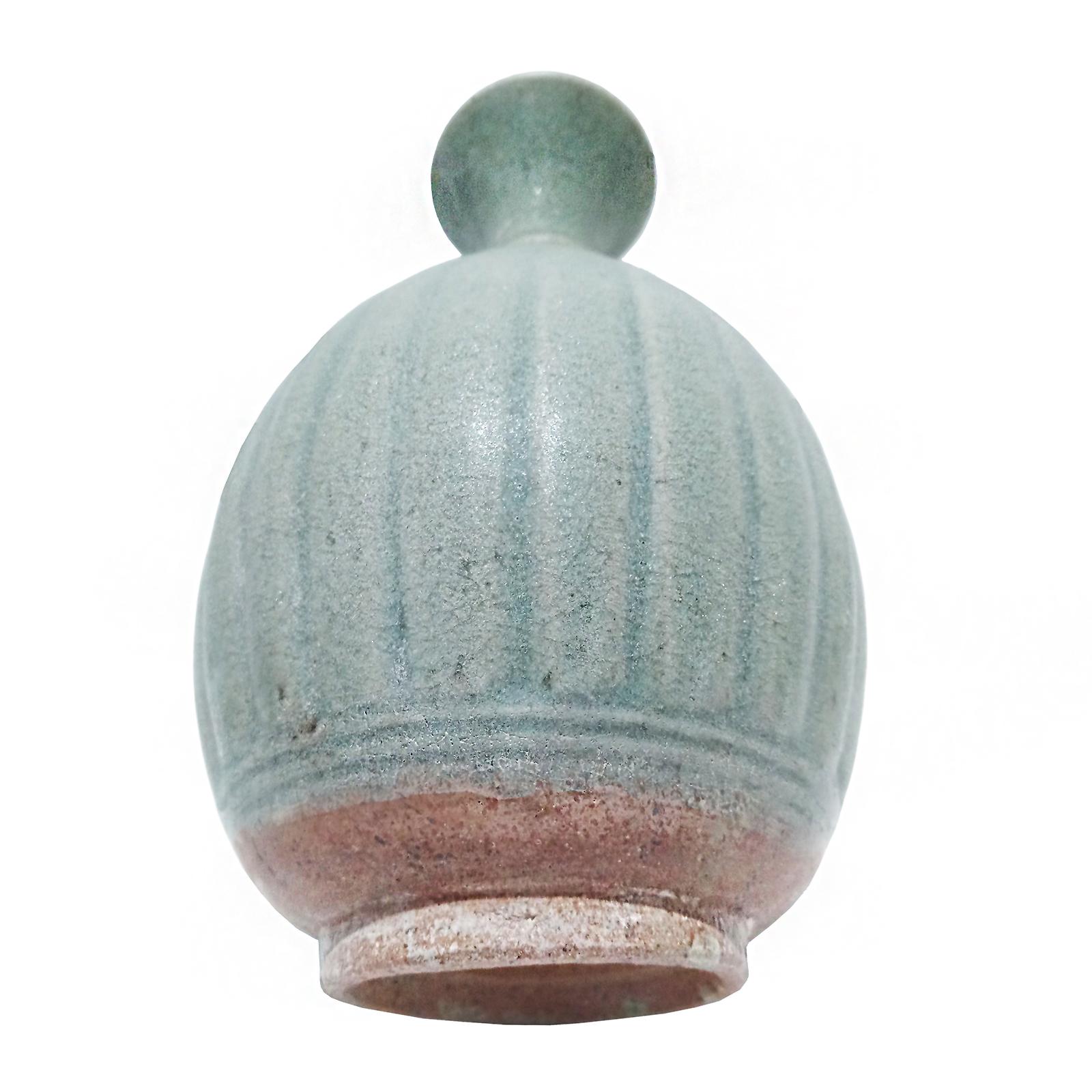 Thai Celadon Vase, Late 19th Century For Sale 3