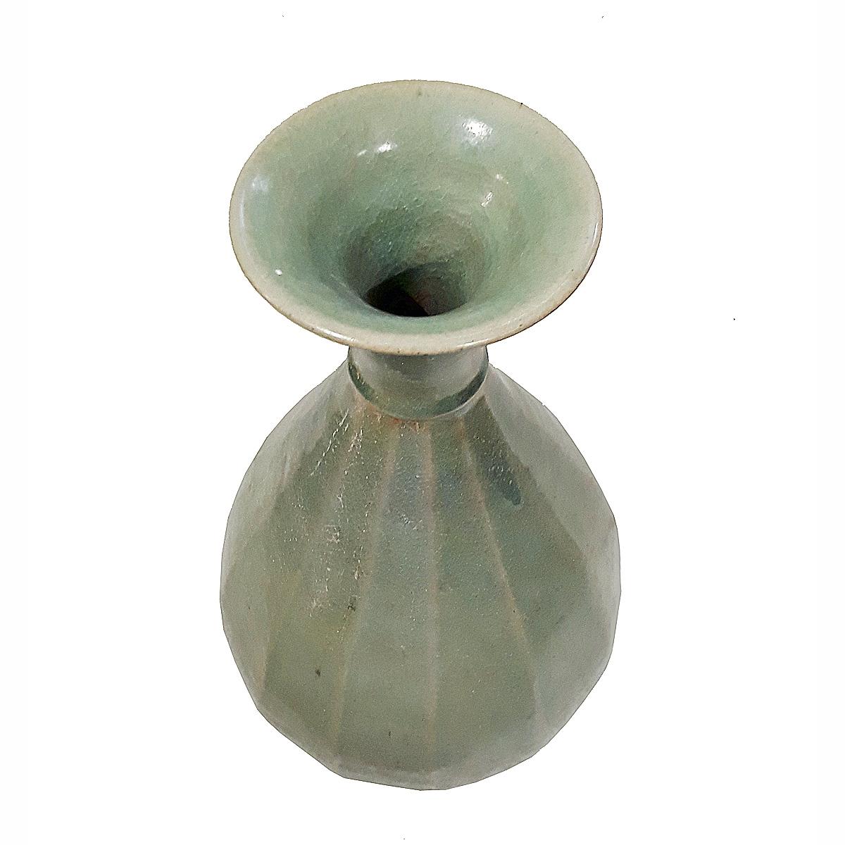 Thai Celadon Vase, Mid 20th Century In Good Condition For Sale In New York, NY