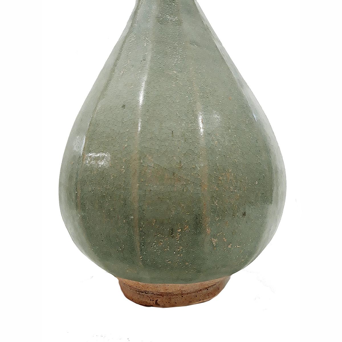 Vaso in celadon tailandese, inizio XX secolo In condizioni buone in vendita a New York, NY