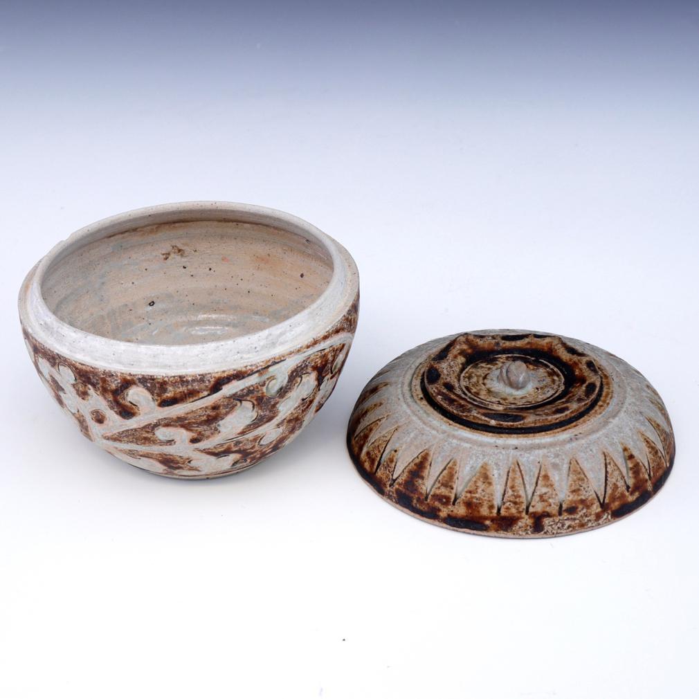 Ceramic Thai ceramic covered box from the Sawankhalok kilns For Sale