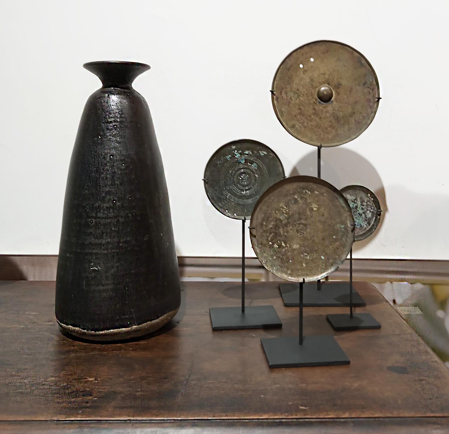 Vaso in ceramica tailandese con smalto marrone scuro in vendita 3