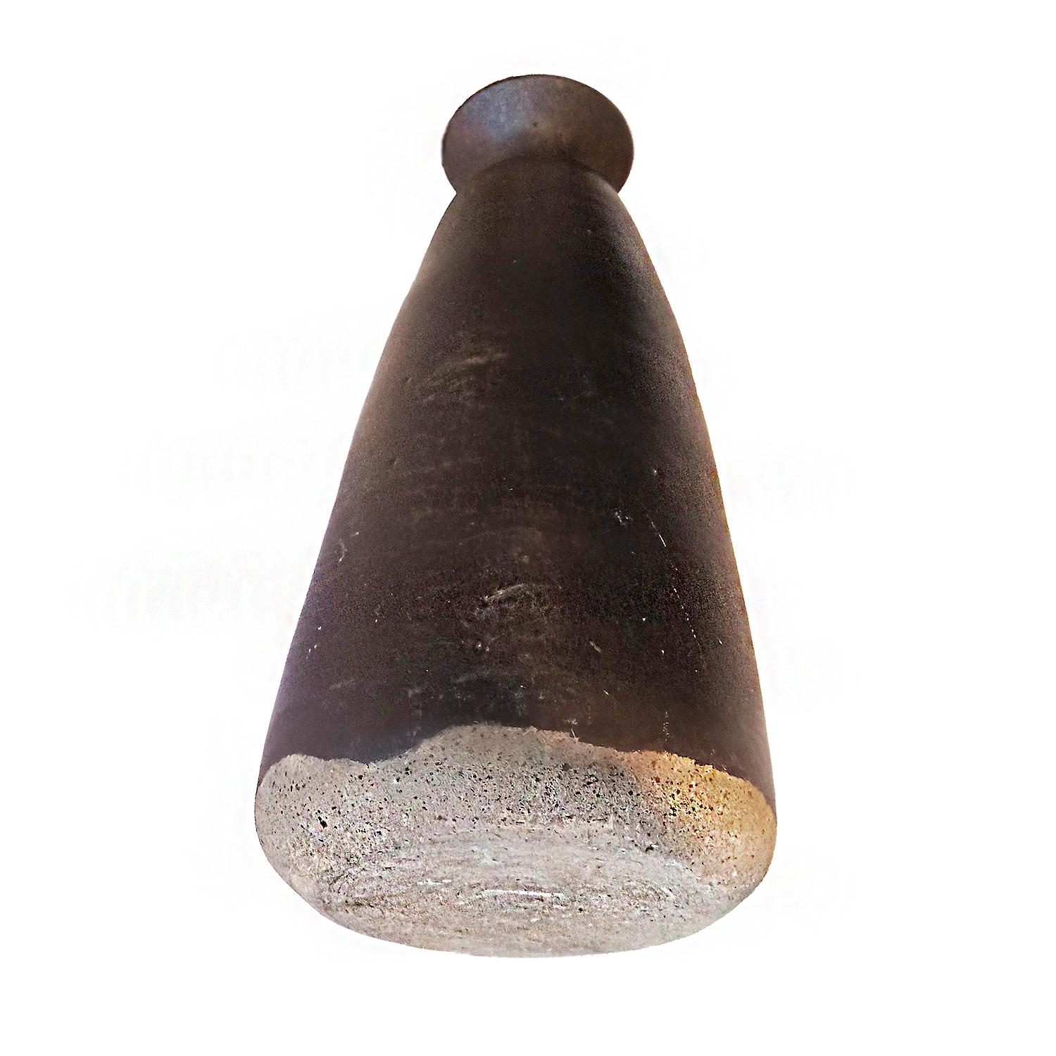 Fine XX secolo Vaso in ceramica tailandese con smalto marrone scuro in vendita