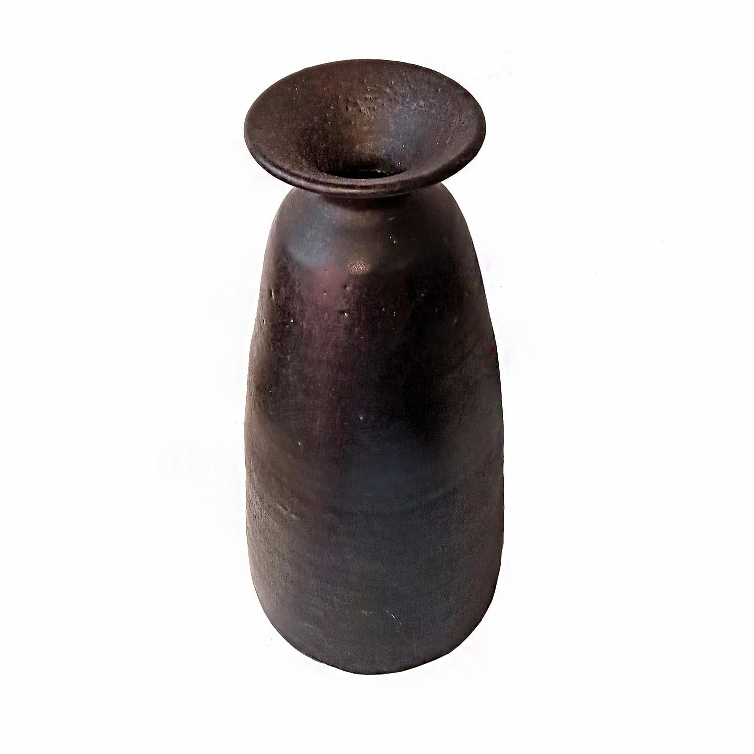 Vaso in ceramica tailandese con smalto marrone scuro in vendita 1