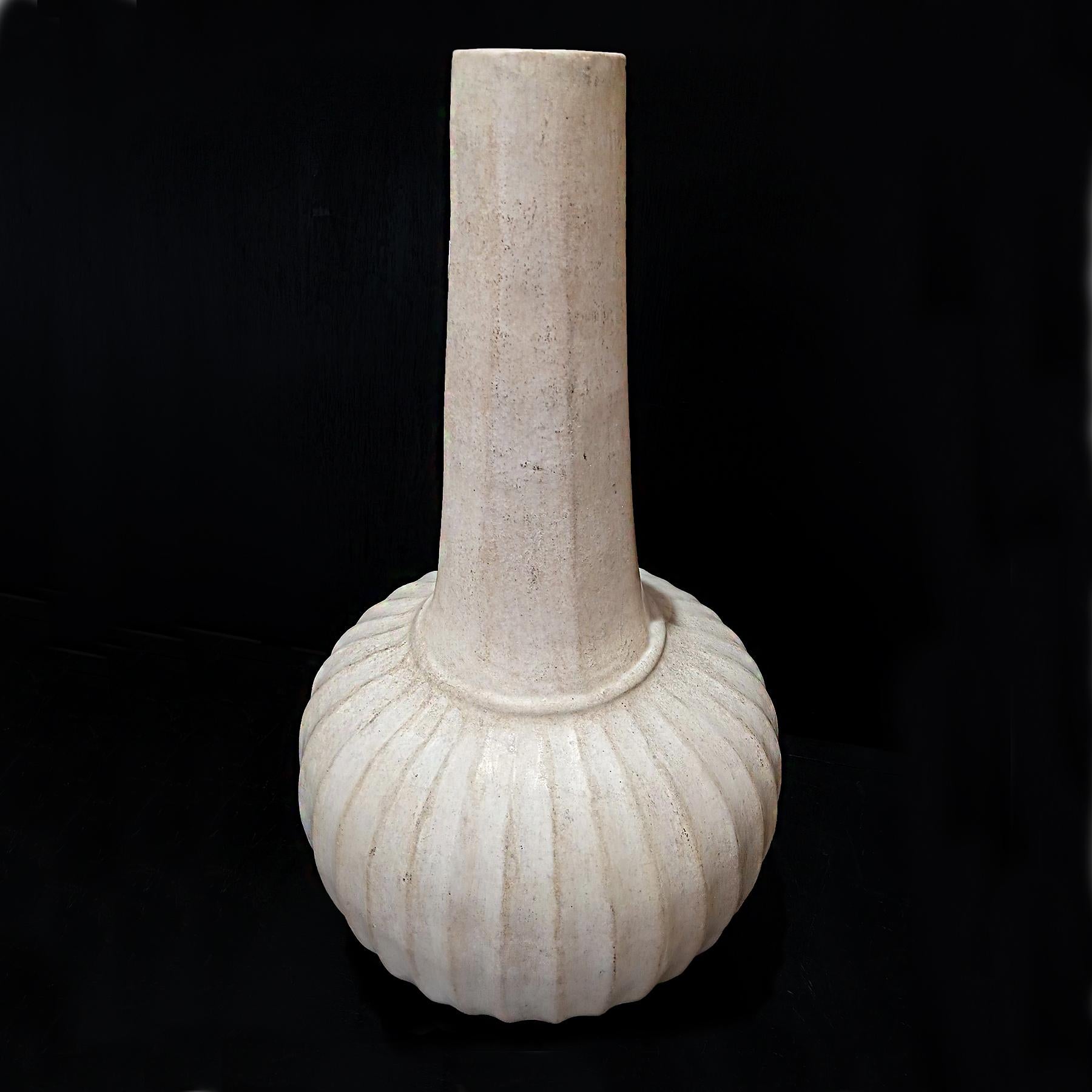 Thai Ceramic Vase with Beige Glaze For Sale 3