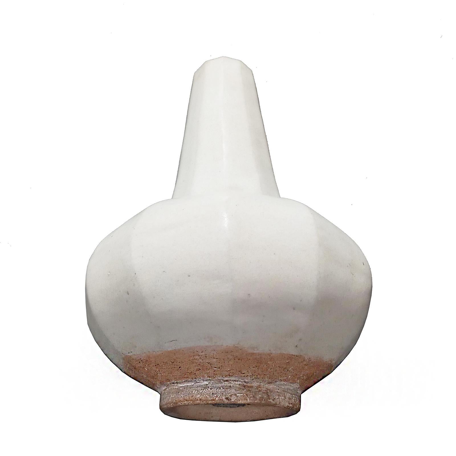 Thai Ceramic Vase with White Glaze, Contemporary (Sonstiges) im Angebot