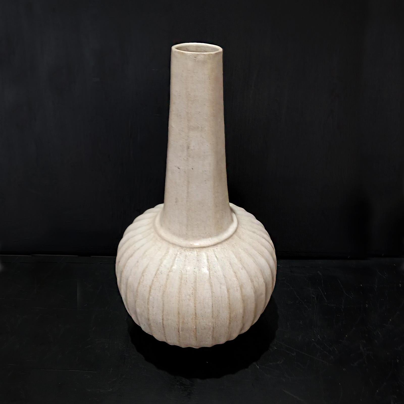 Thai Ceramic Vase with Beige Glaze For Sale 1