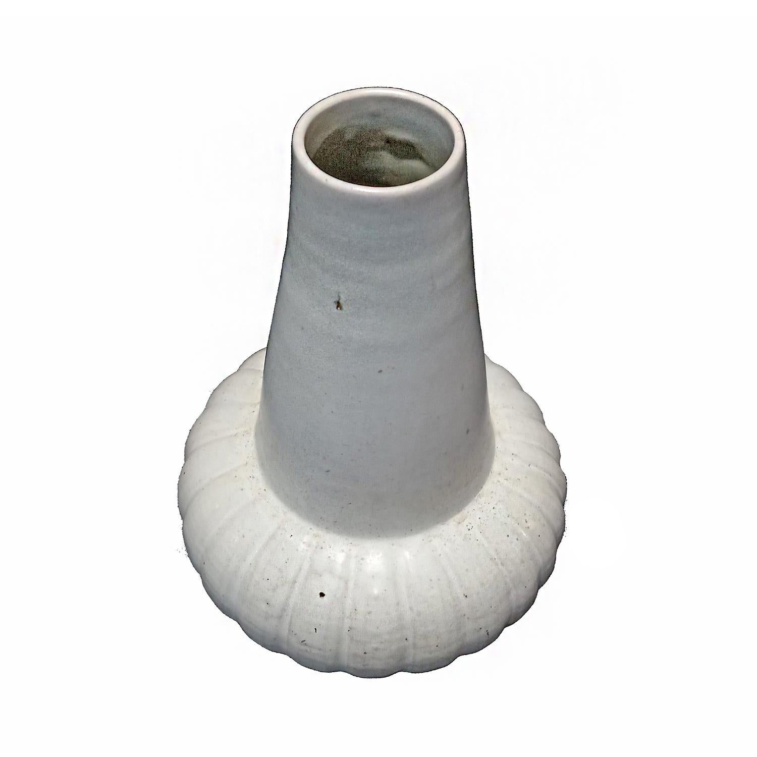 Thai Ceramic Vase with White Glaze, Contemporary In Good Condition For Sale In New York, NY