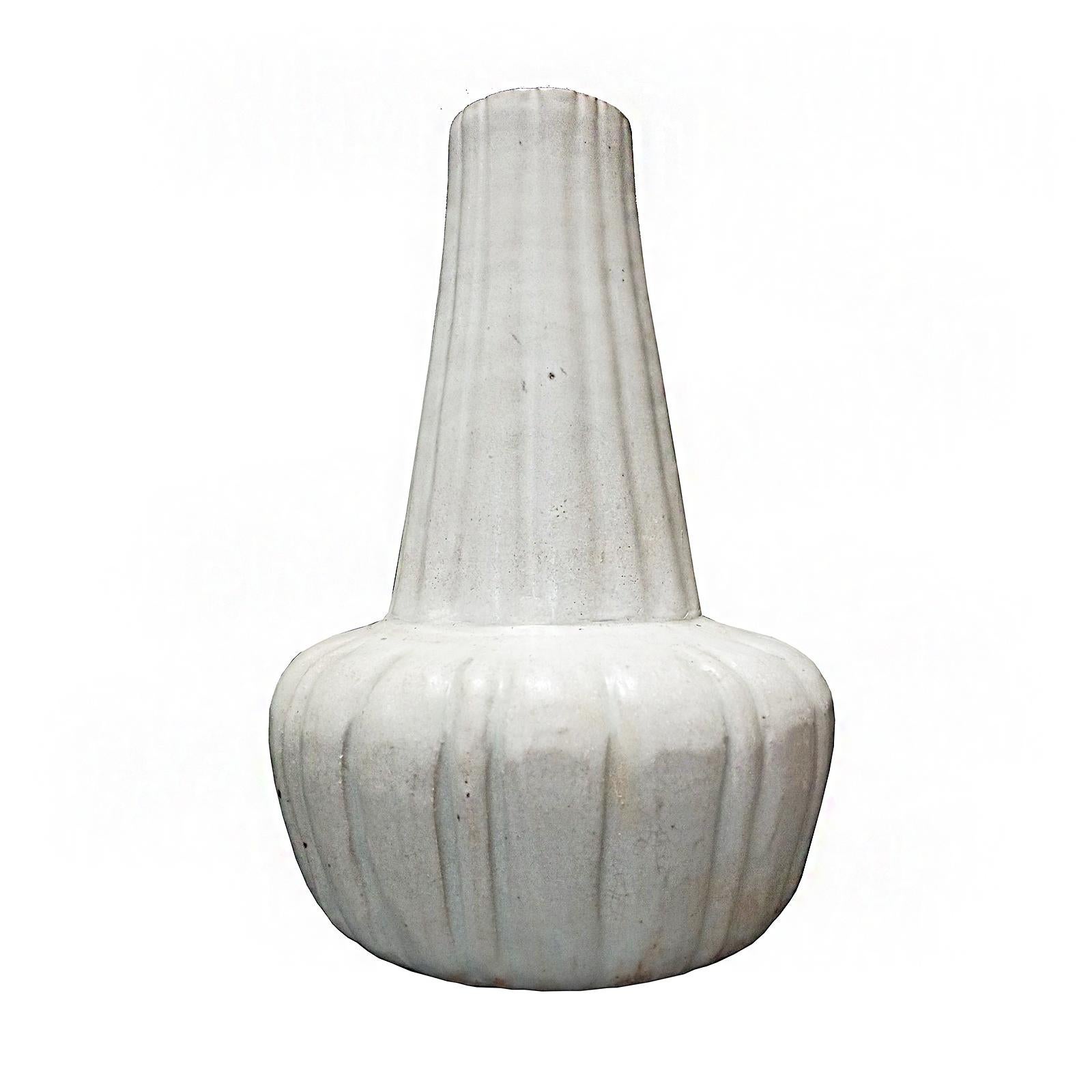 Jarrón de cerámica tailandesa con esmalte blanco, mediados del siglo XX Otro en venta