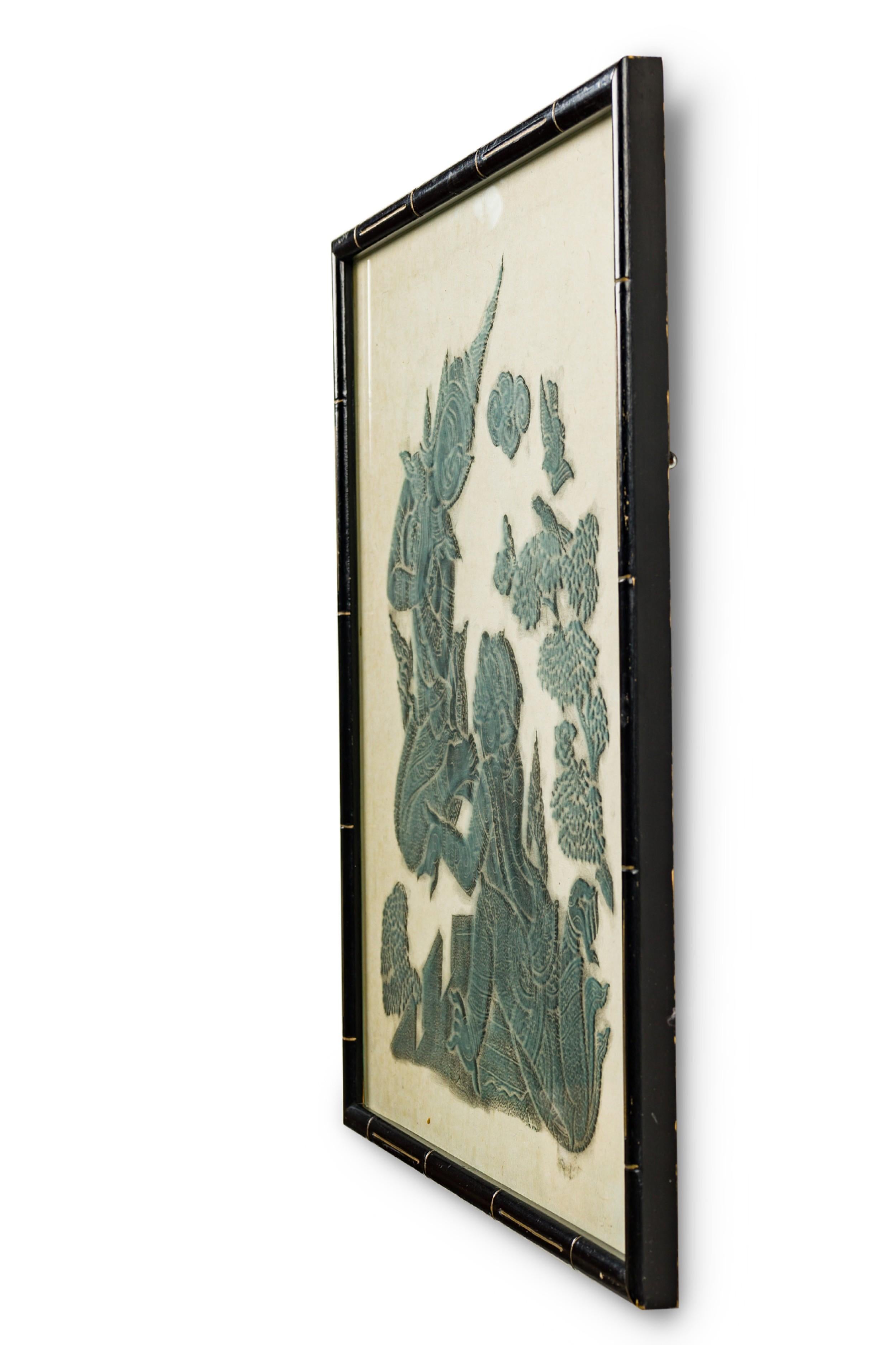 Thailändische Holzkohle-Radierung einer Szene mit 2 religiösen siamesischen Figuren in einem schwarzen und vergoldeten Bambusrahmen (ähnlicher Artikel: NWL7052)