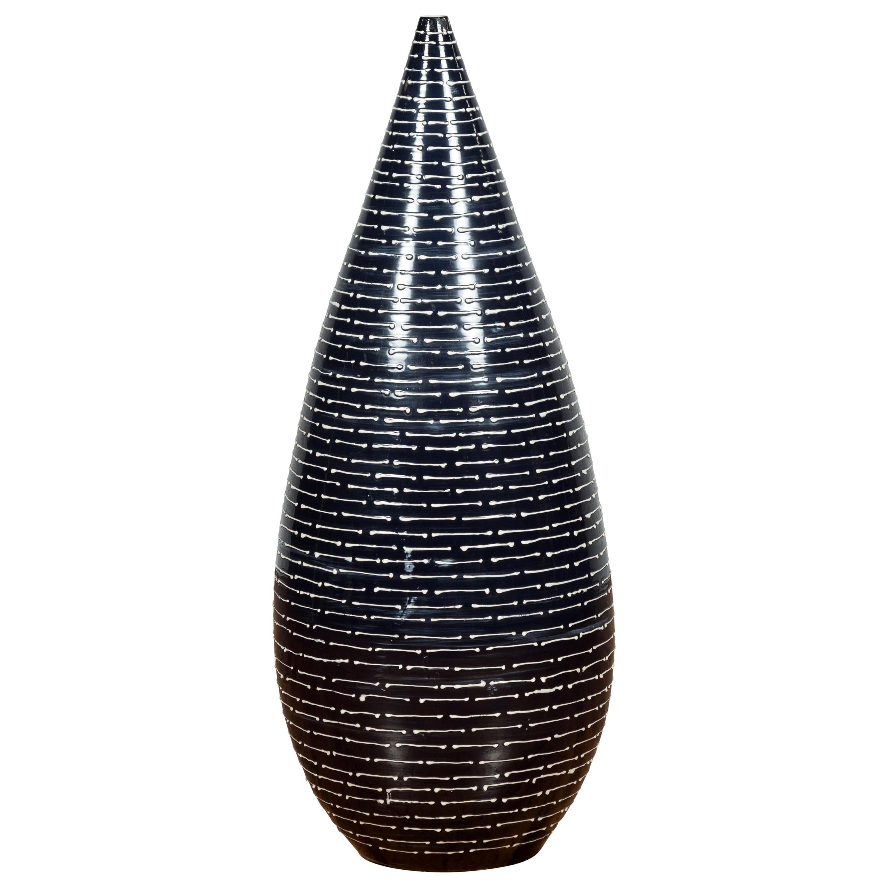 Vase contemporain thaïlandais Chiang Mai noir et blanc de la collection Prem