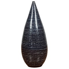 Vase contemporain thaïlandais Chiang Mai noir et blanc de la collection Prem