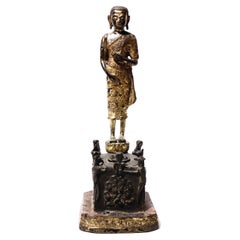 Sculpture thaïlandaise en alliage de cuivre doré représentant Phra Malai visitant les au sort