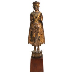 Statue de Bouddha thaïlandais en bronze doré et miroir sur socle en bois