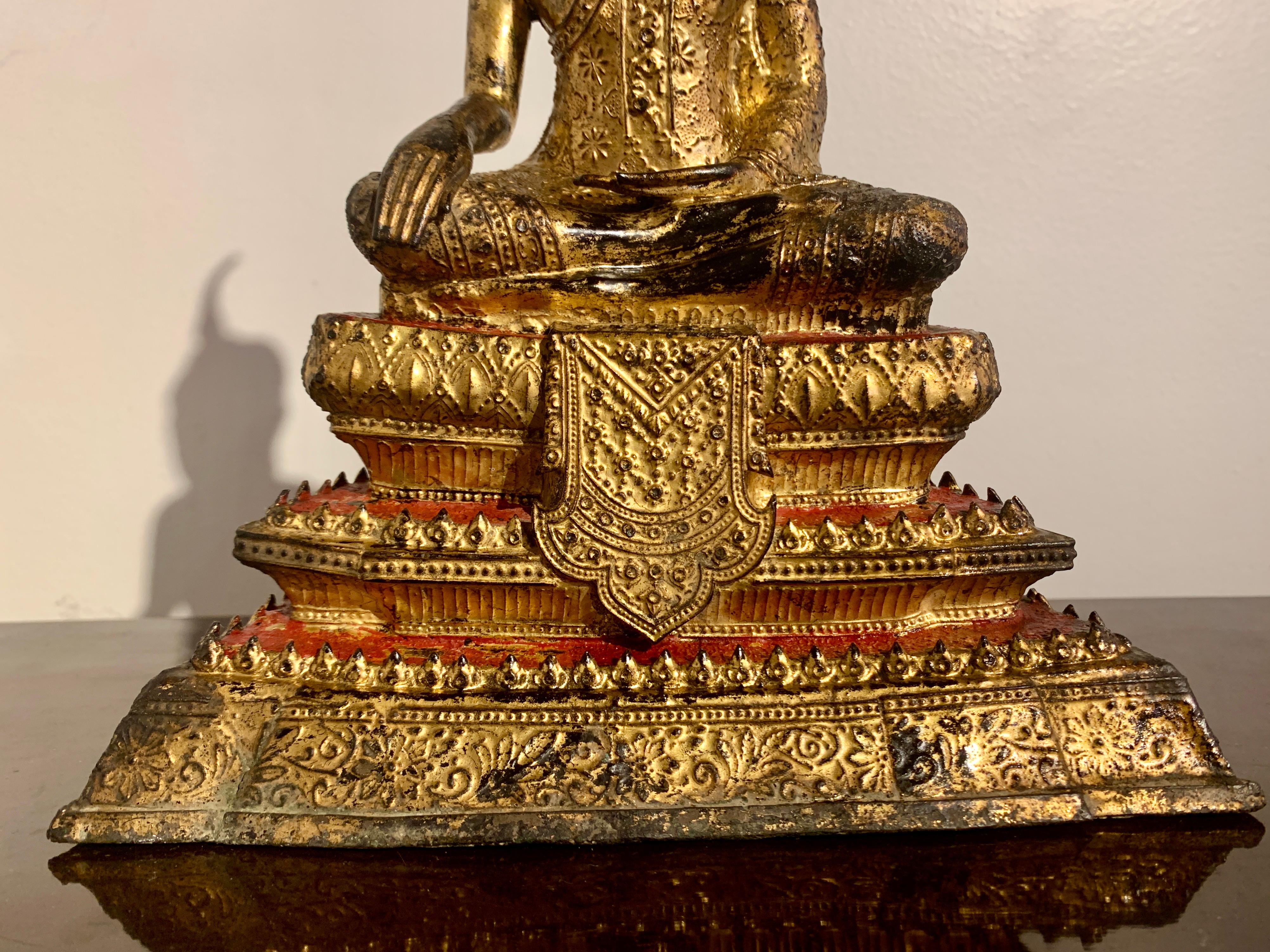 Thailändischer Buddha aus vergoldeter Bronze, Marvijaya, Rattanakosin-Periode, 19. Jahrhundert, Thailand im Angebot 7