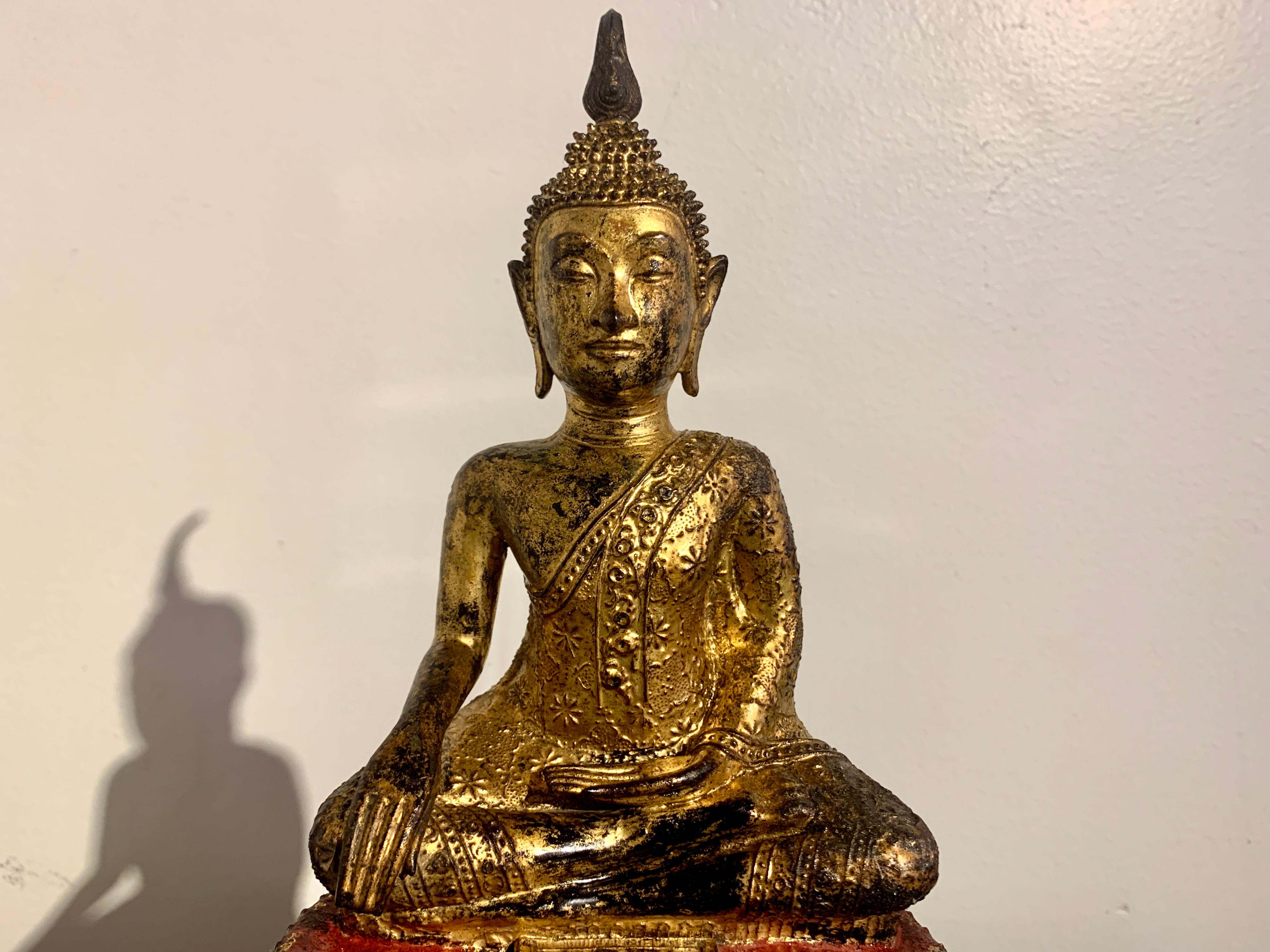 Thailändischer Buddha aus vergoldeter Bronze, Marvijaya, Rattanakosin-Periode, 19. Jahrhundert, Thailand im Angebot 8