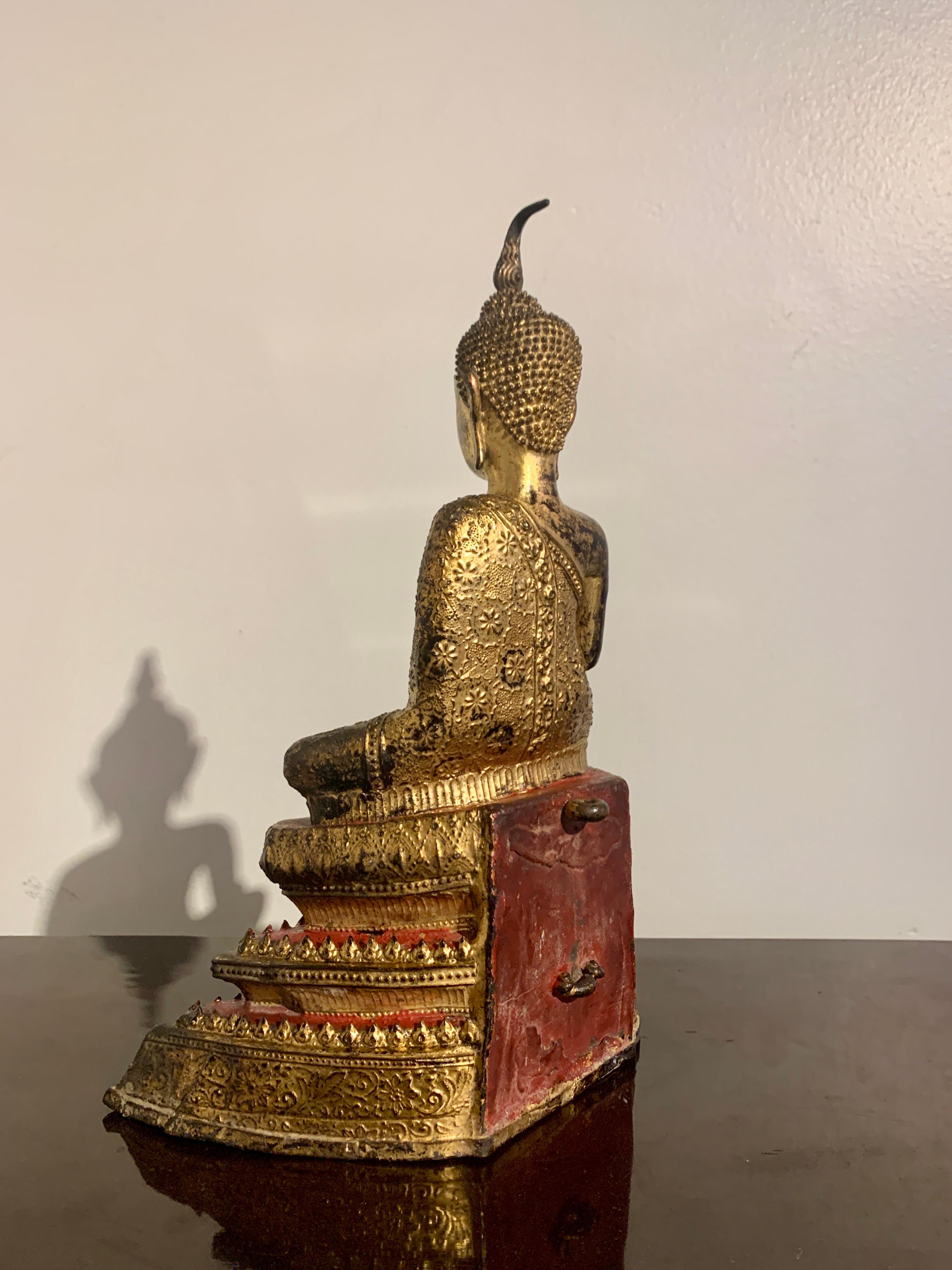 Bouddha thaïlandais en bronze doré Marvijaya, Période Rattanakosin, 19e siècle, Thaïlande Bon état - En vente à Austin, TX