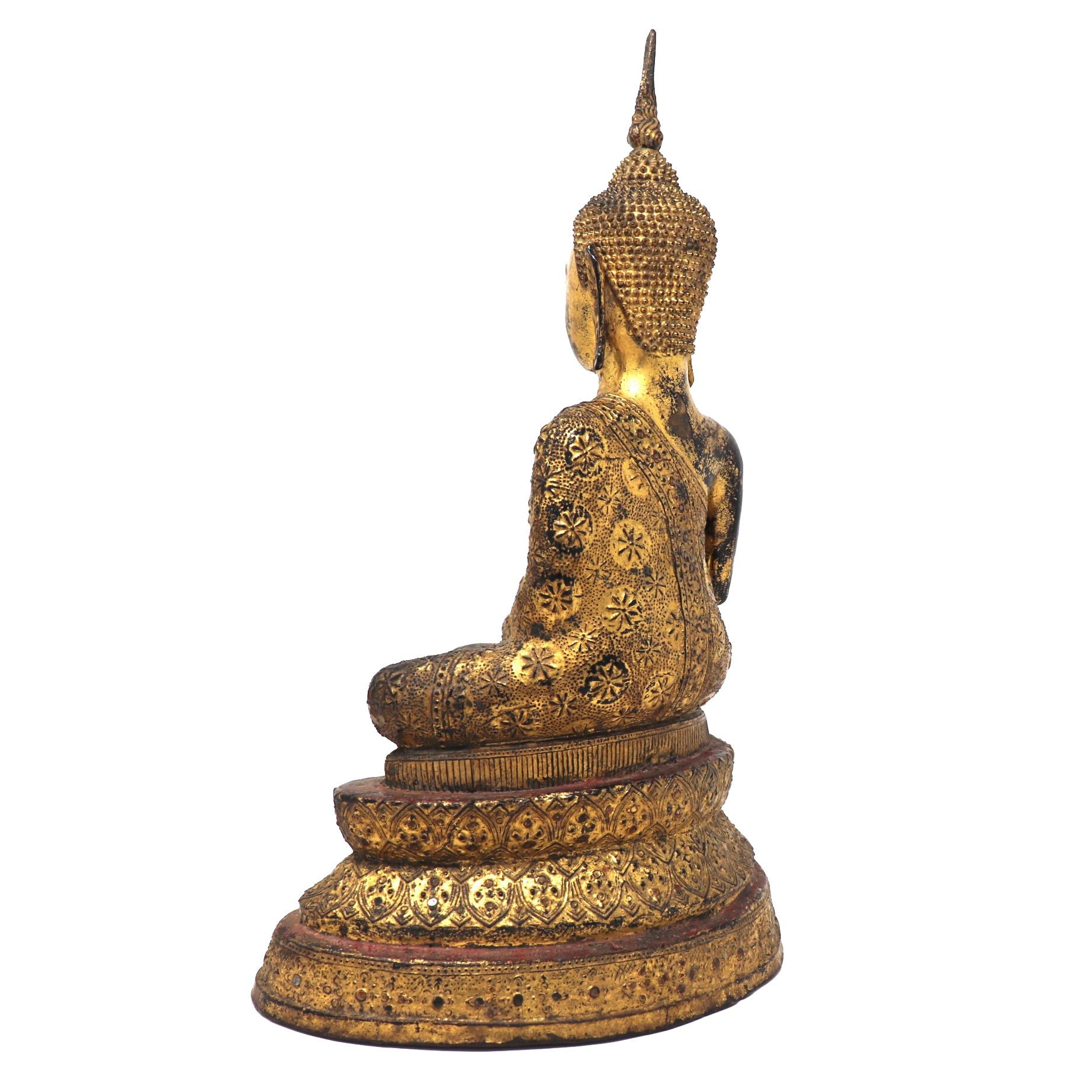 Thai Gilt Bronze Figure of a Seated Buddha In Good Condition For Sale In Point Richmond, CA