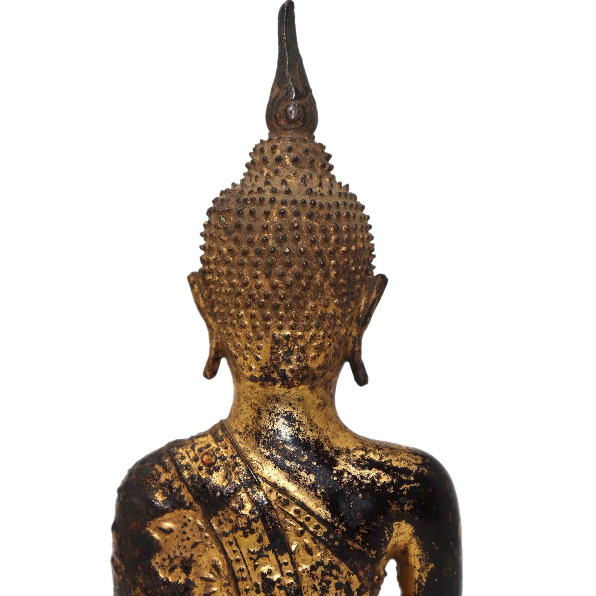 Thai Gilt Bronze Sculpture of a Seated Buddha For Sale 3