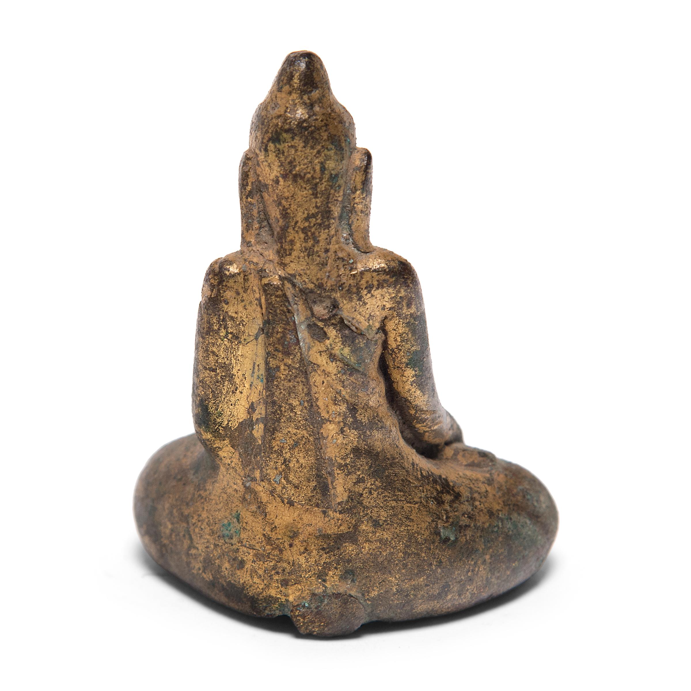 Buda sentado tailandés de bronce dorado, c. 1850 Tailandés en venta