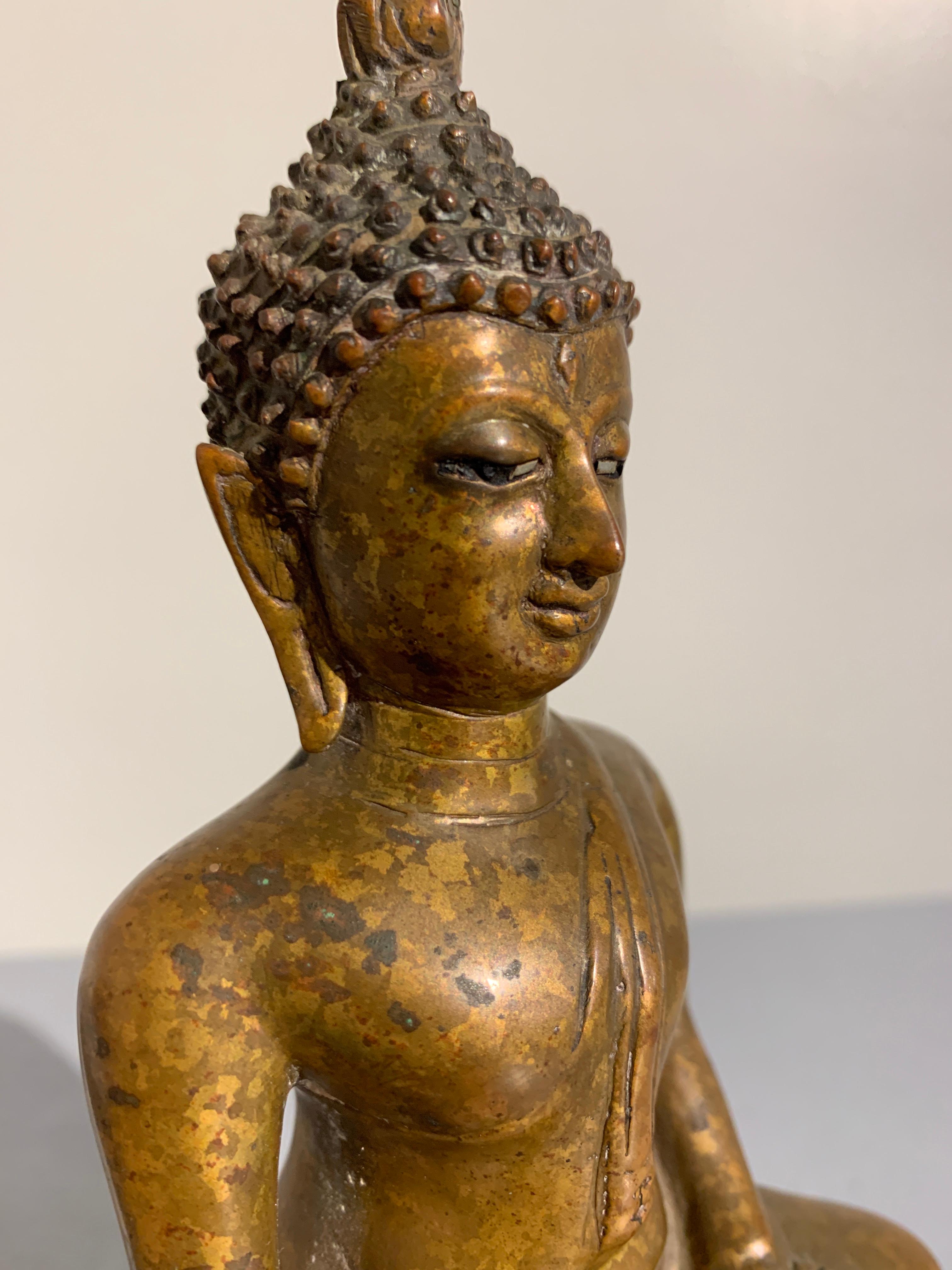 Thai Gilt Bronze Seated Buddha, Lan Na Kingdom, Chiang Mai, Late 15th Century For Sale 6