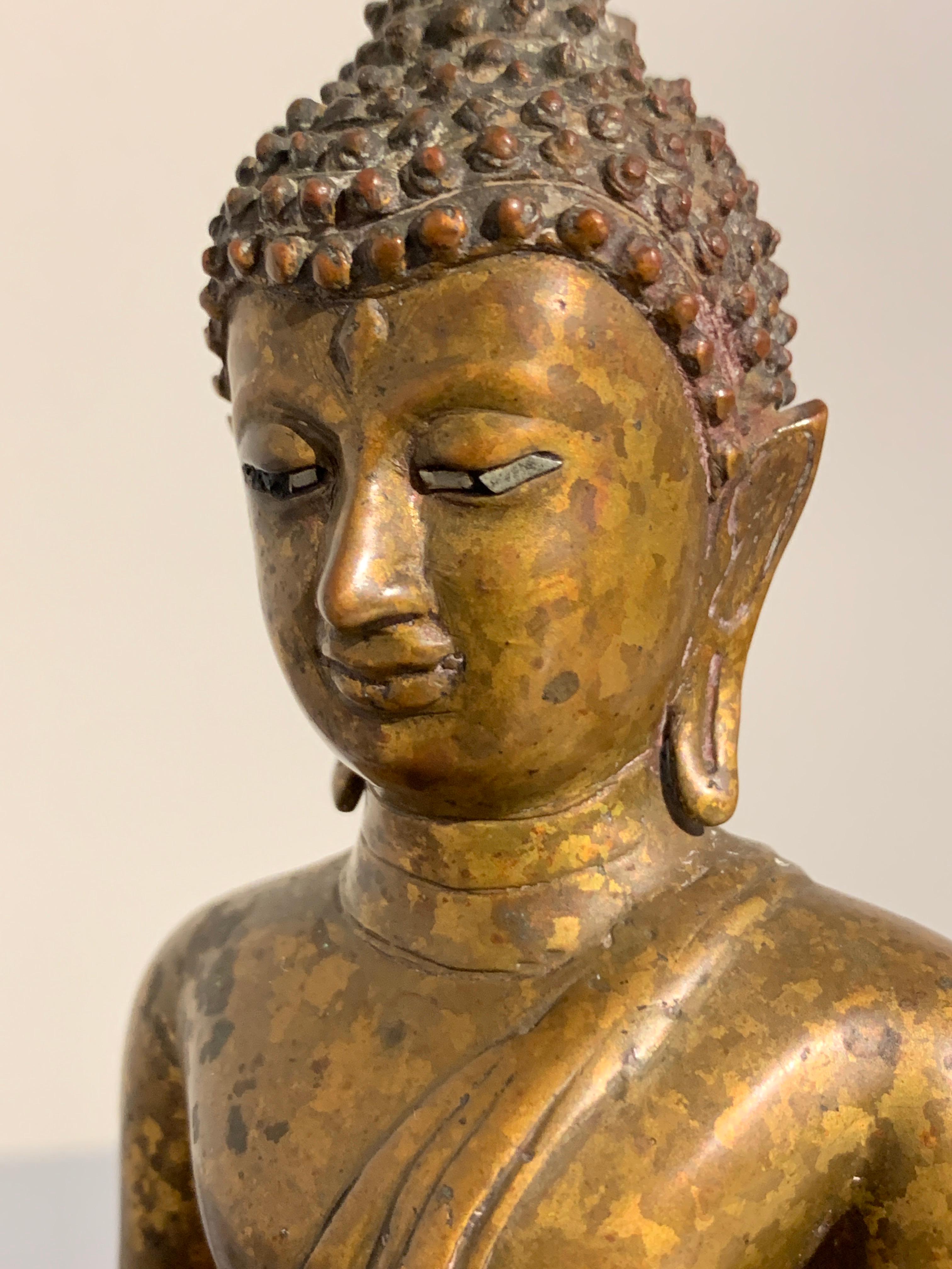 Thai Gilt Bronze Seated Buddha, Lan Na Kingdom, Chiang Mai, Late 15th Century For Sale 7