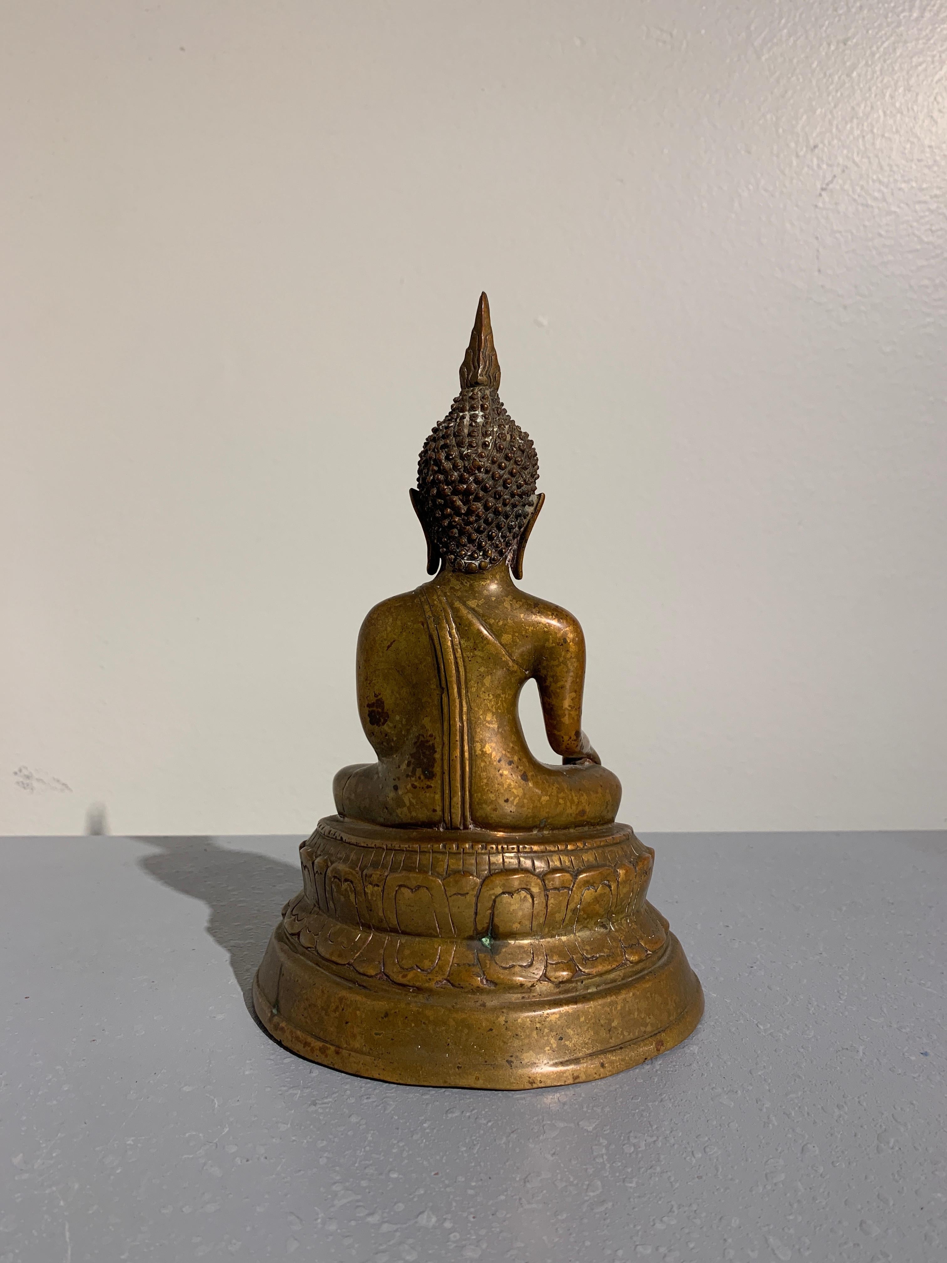 Thai Gilt Bronze Seated Buddha, Lan Na Kingdom, Chiang Mai, Late 15th Century For Sale 1