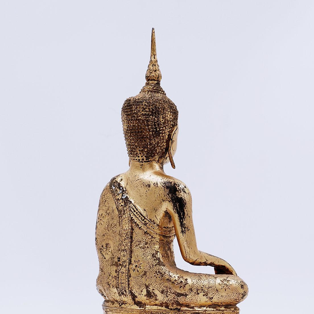 Bronze Bouddha thaïlandais en bronze doré, assis et touchant la terre, fin du XIXe siècle en vente
