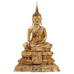 Figura di Buddha seduto in bronzo dorato tailandese che tocca la terra, fine del XIX secolo