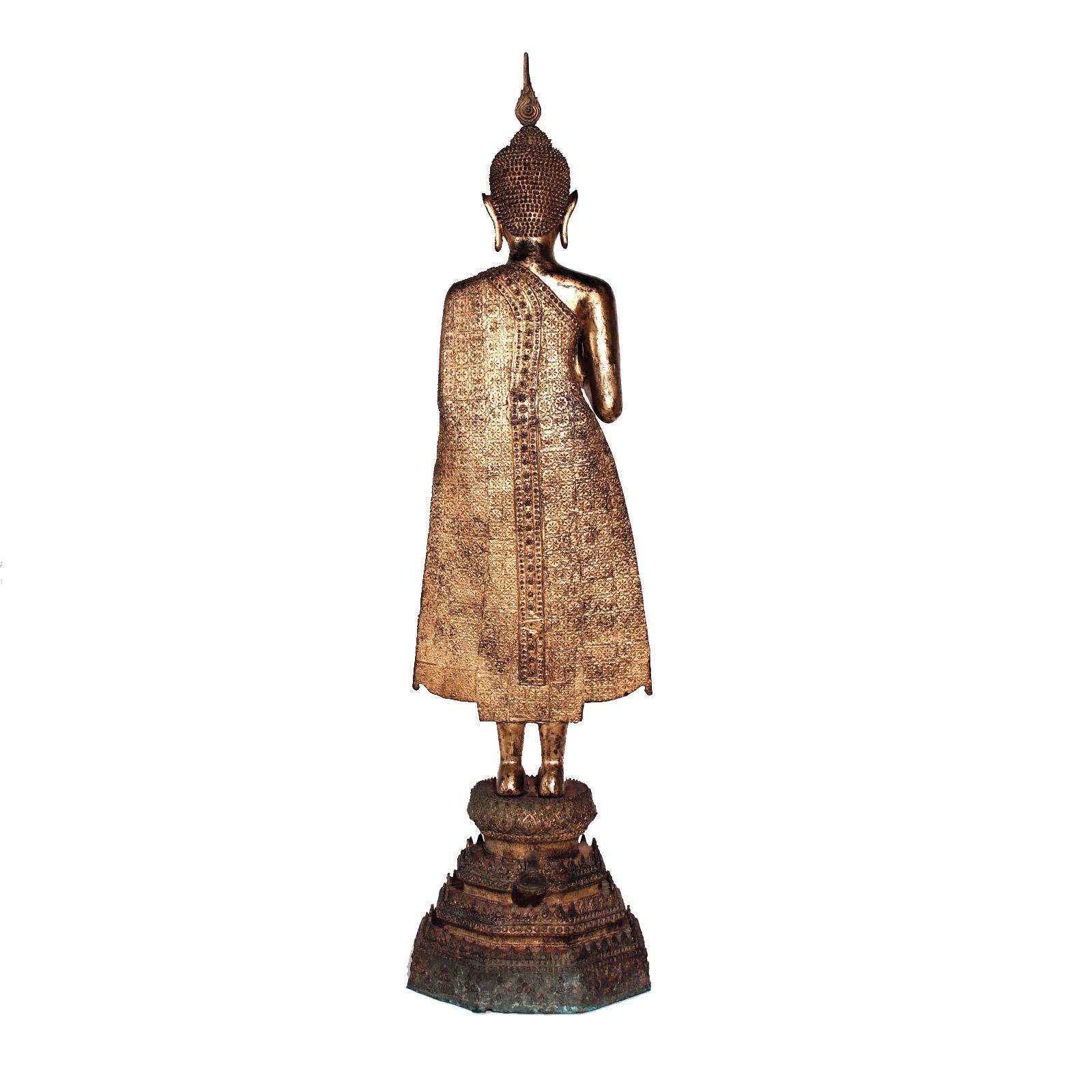 Thai Gilt Bronze Standing Buddha Figure, Late 19th Century im Zustand „Gut“ im Angebot in New York, NY