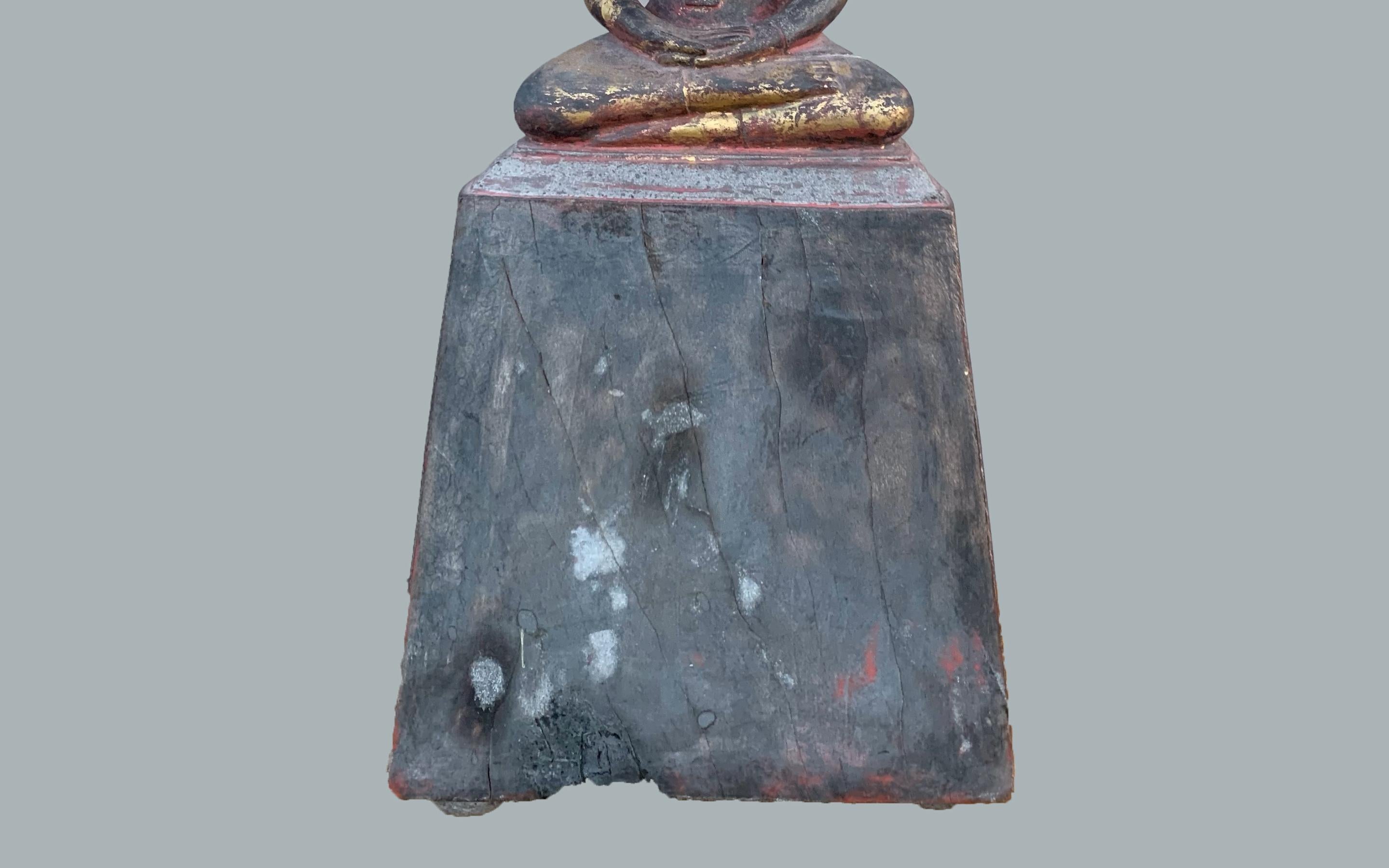 Thai Gilt-Wood Seated Buddha, Early 20th Century  In Good Condition For Sale In Jimbaran, Bali