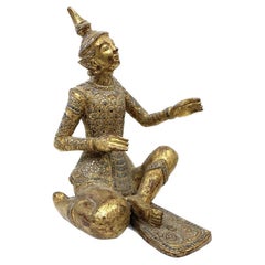 Figura sentada tailandesa de madera dorada con incrustaciones de vidrio