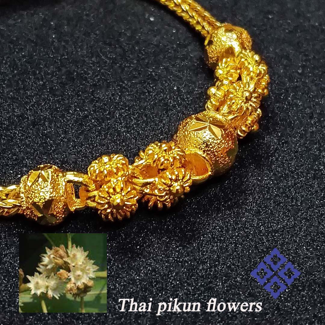 Bracciale d'oro con fiore thailandese pikun. Ottone + argento placcato oro 24K. In condizioni Nuovo in vendita a Bangkok, TH