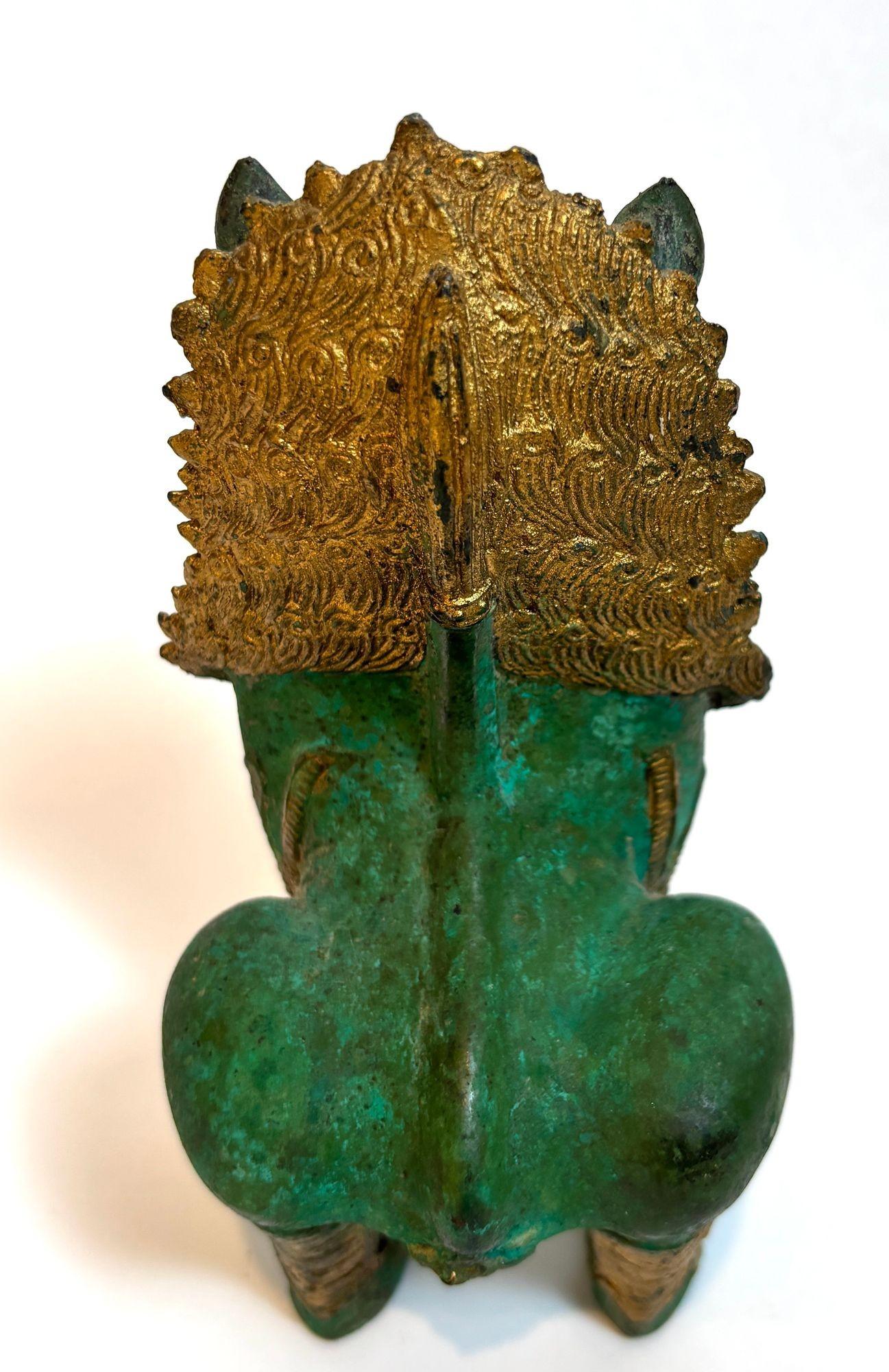 Thai Khmer Bronze Gilt Singha Guardian Lion Sculpture, Mid-20th Century In Good Condition For Sale In North Hollywood, CA